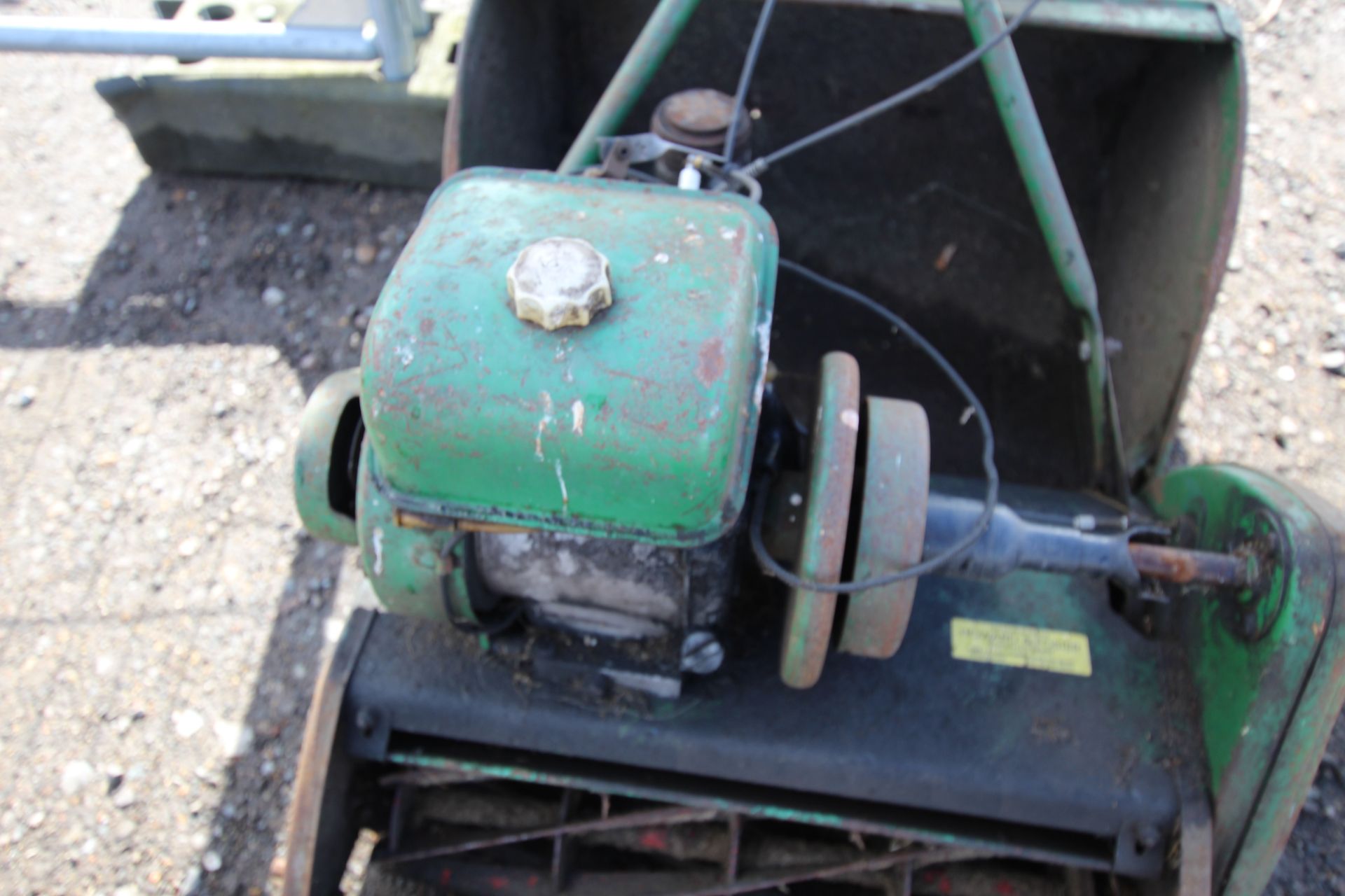 Ransomes lawn mower. With grass box. - Image 3 of 8