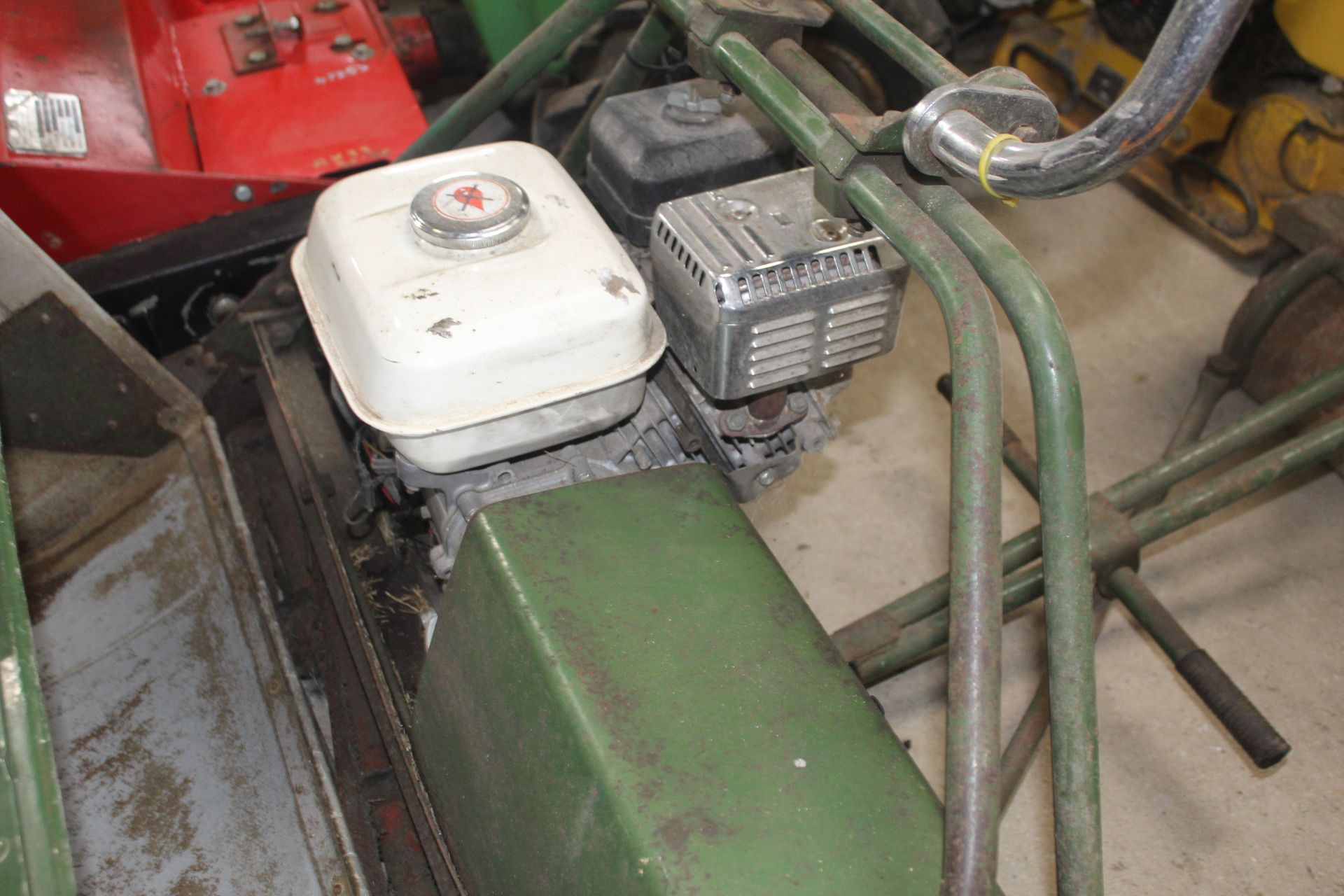 Atco B30 Royal lawn mower. With roller seat and grass box. From local deceased estate. - Image 5 of 11