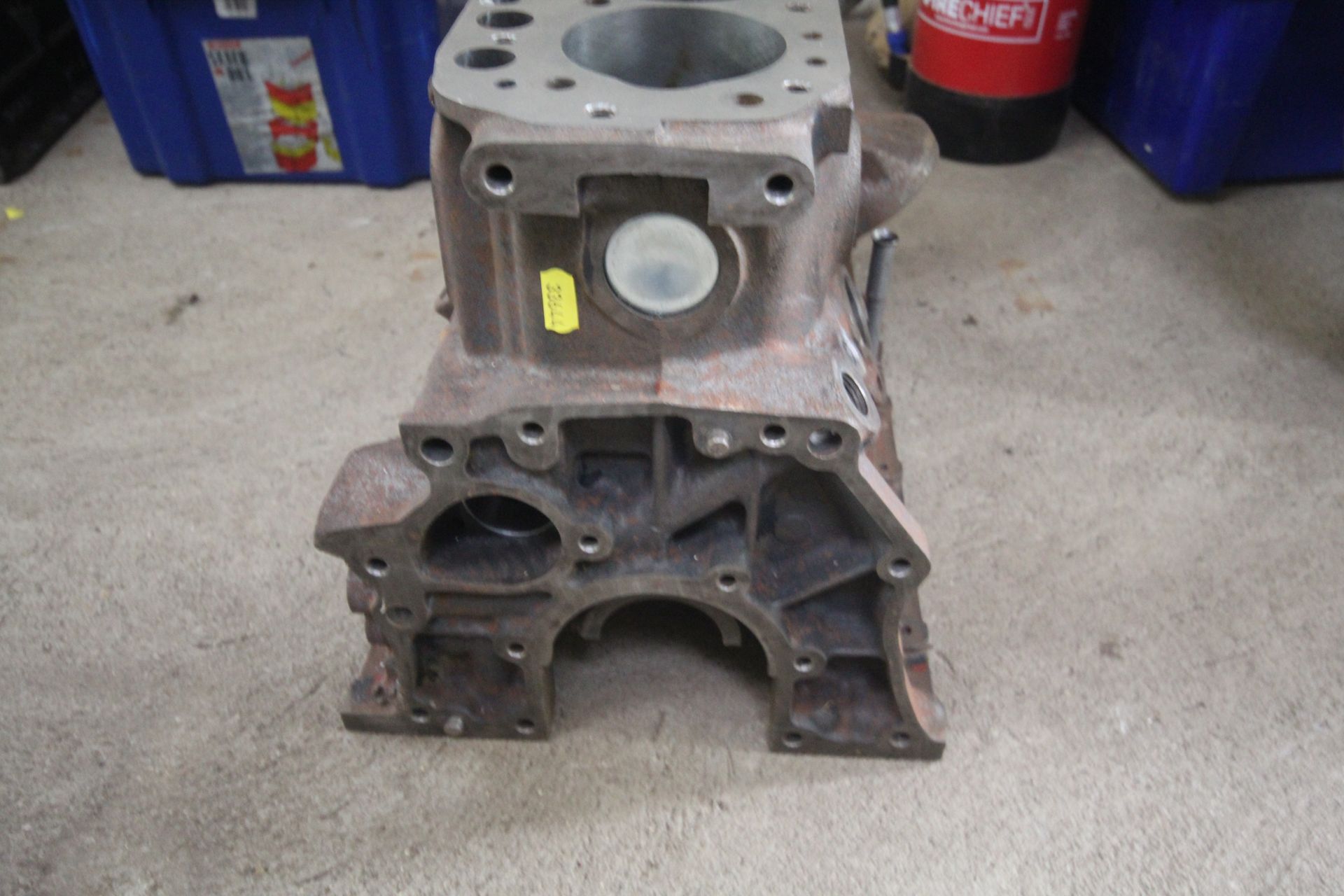 MGB 1800cc block. With various parts including pis - Image 5 of 8