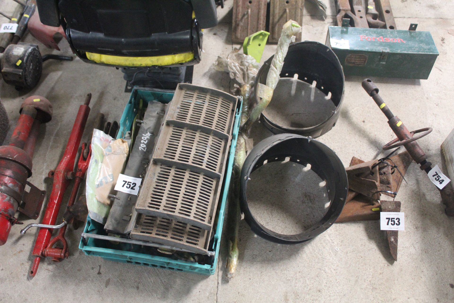 Various Claas combine spares. V