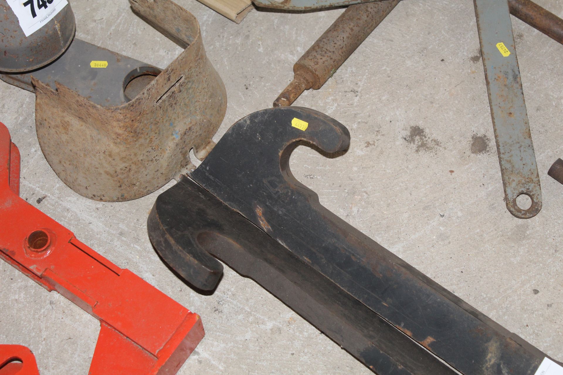 Pair of CAT loader brackets. - Image 3 of 5