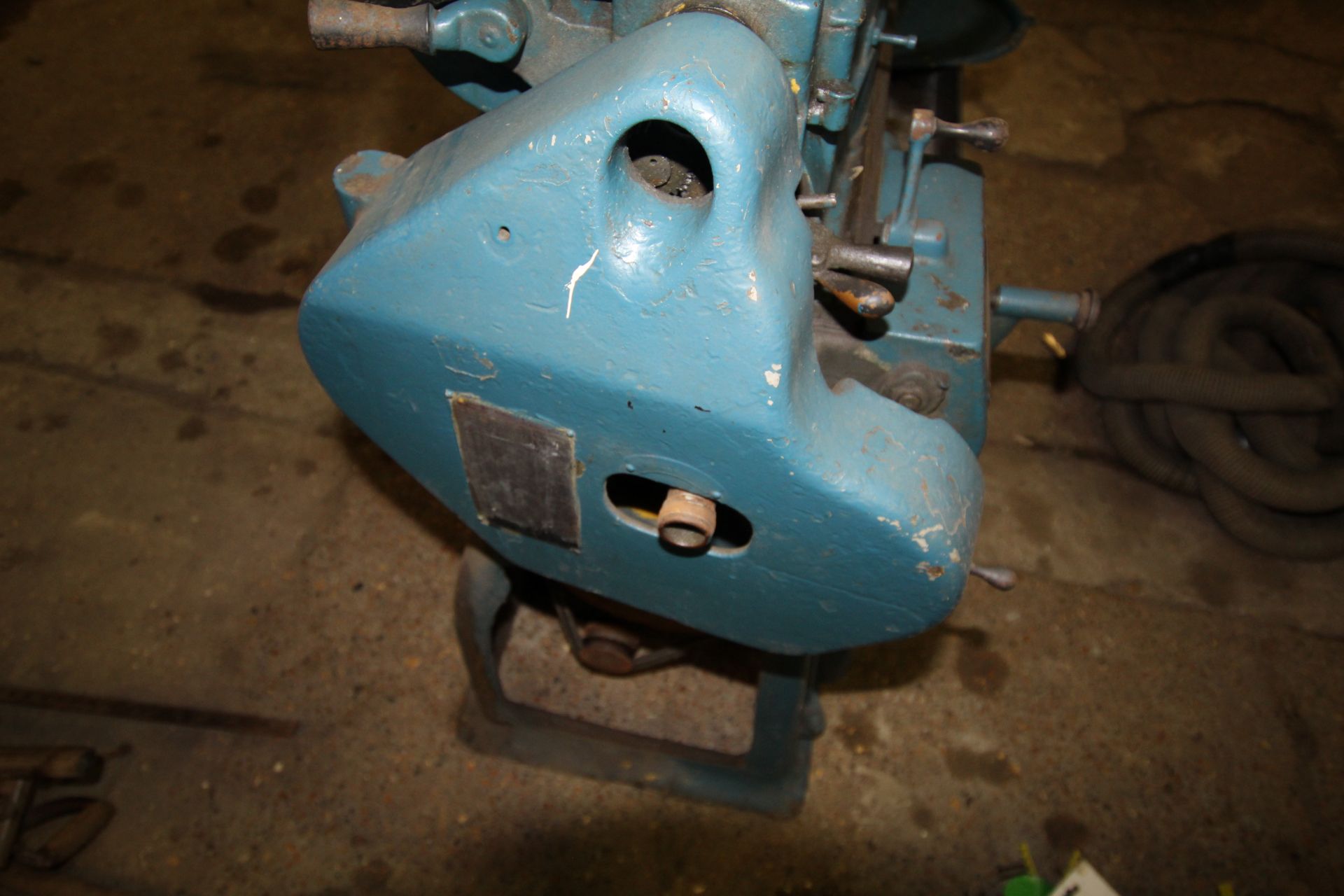Southlands metal working lathe. With 2.5ft bed and some tooling. - Image 8 of 15