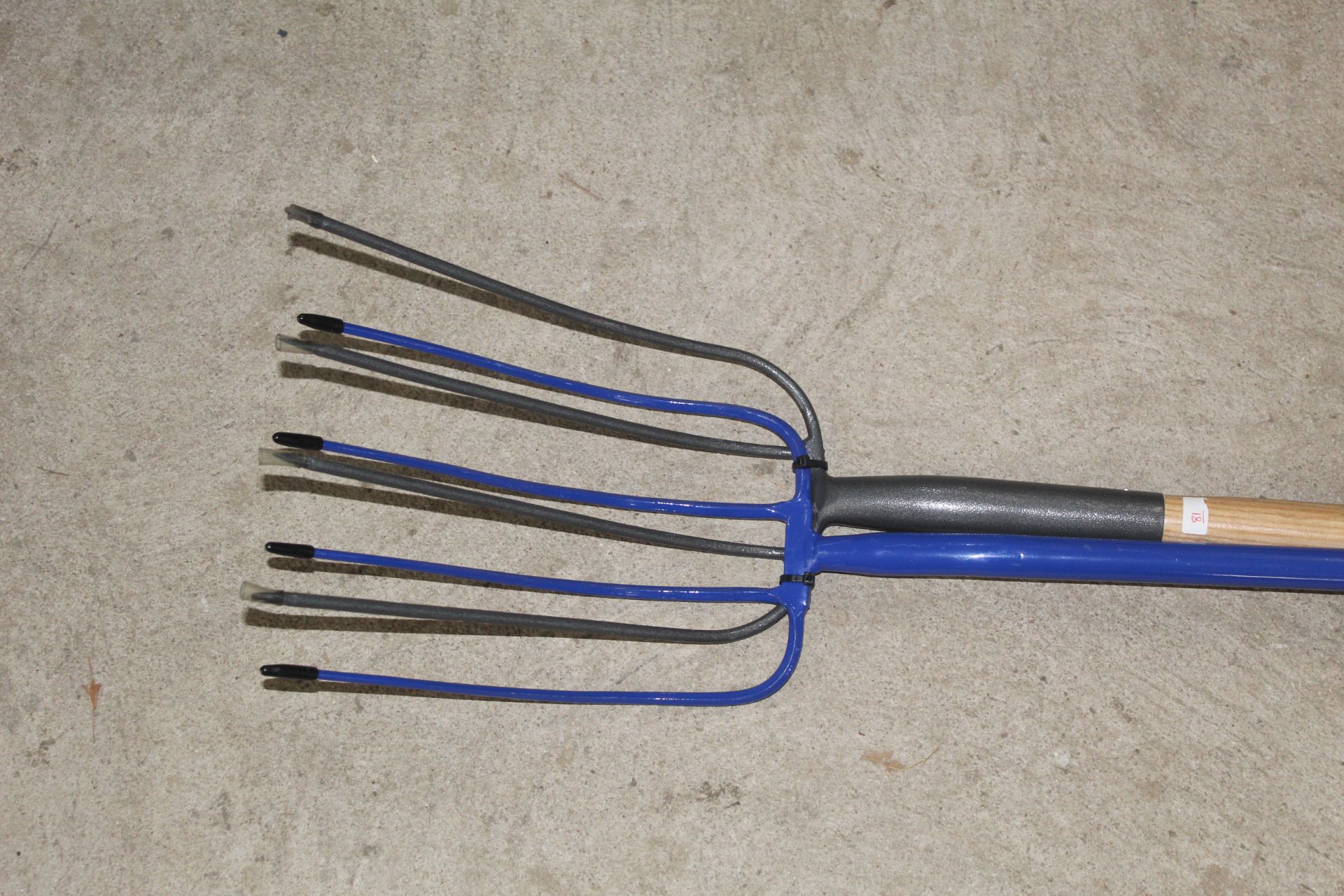 Long and short manure forks. V - Image 2 of 5