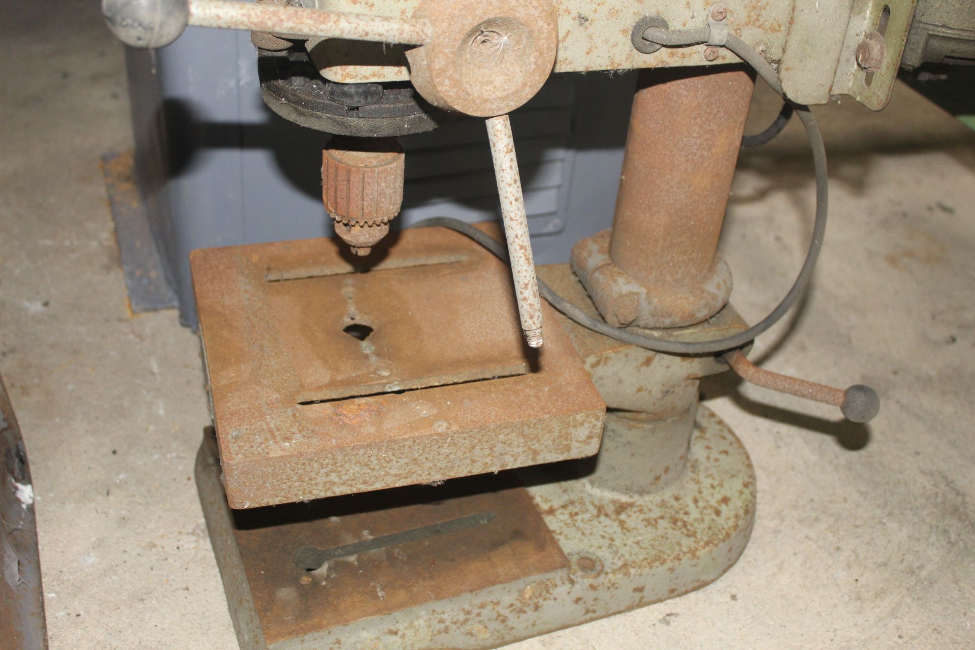 Bench top pillar drill. V - Image 3 of 3