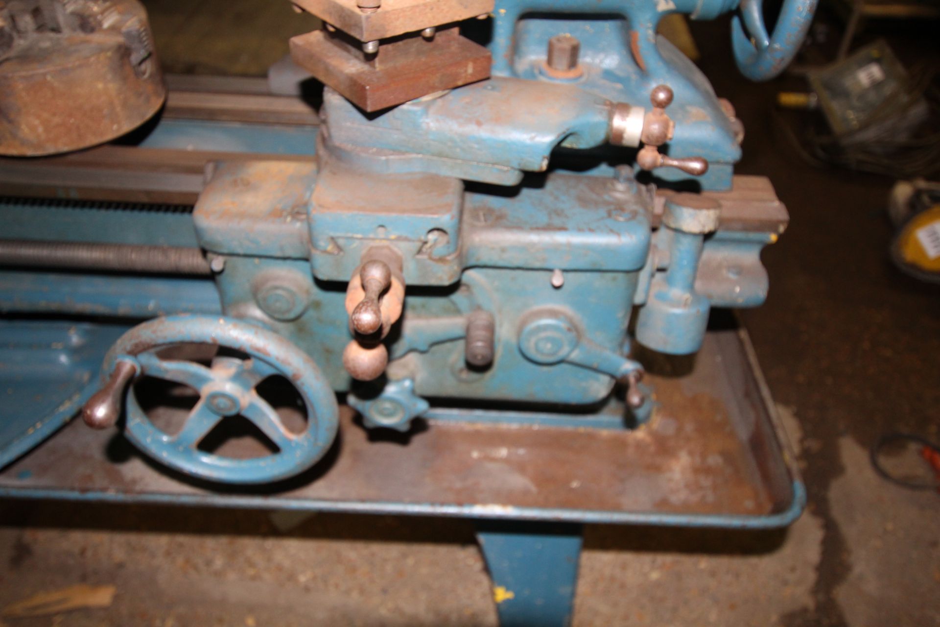 Southlands metal working lathe. With 2.5ft bed and some tooling. - Image 3 of 15