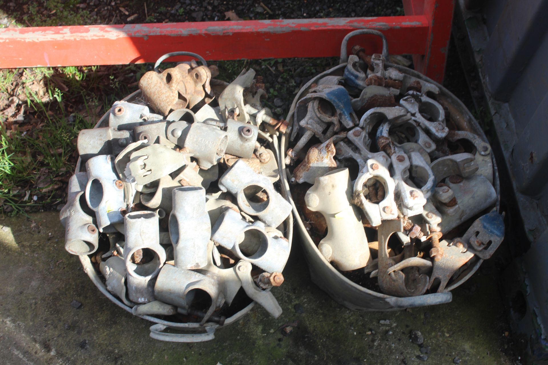 Various scaffold clamps. V