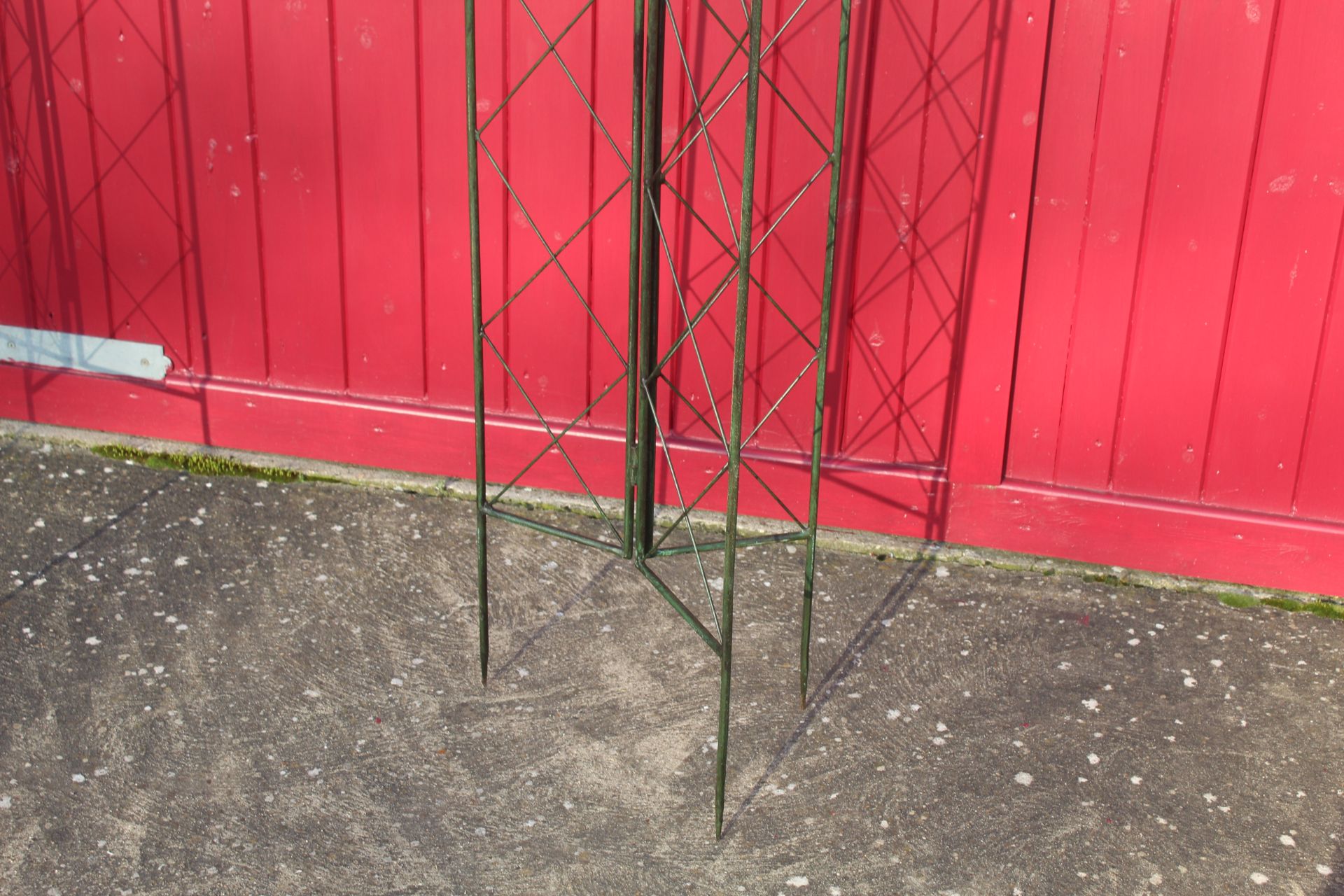 6ft folding lattice garden spire. V - Image 3 of 3