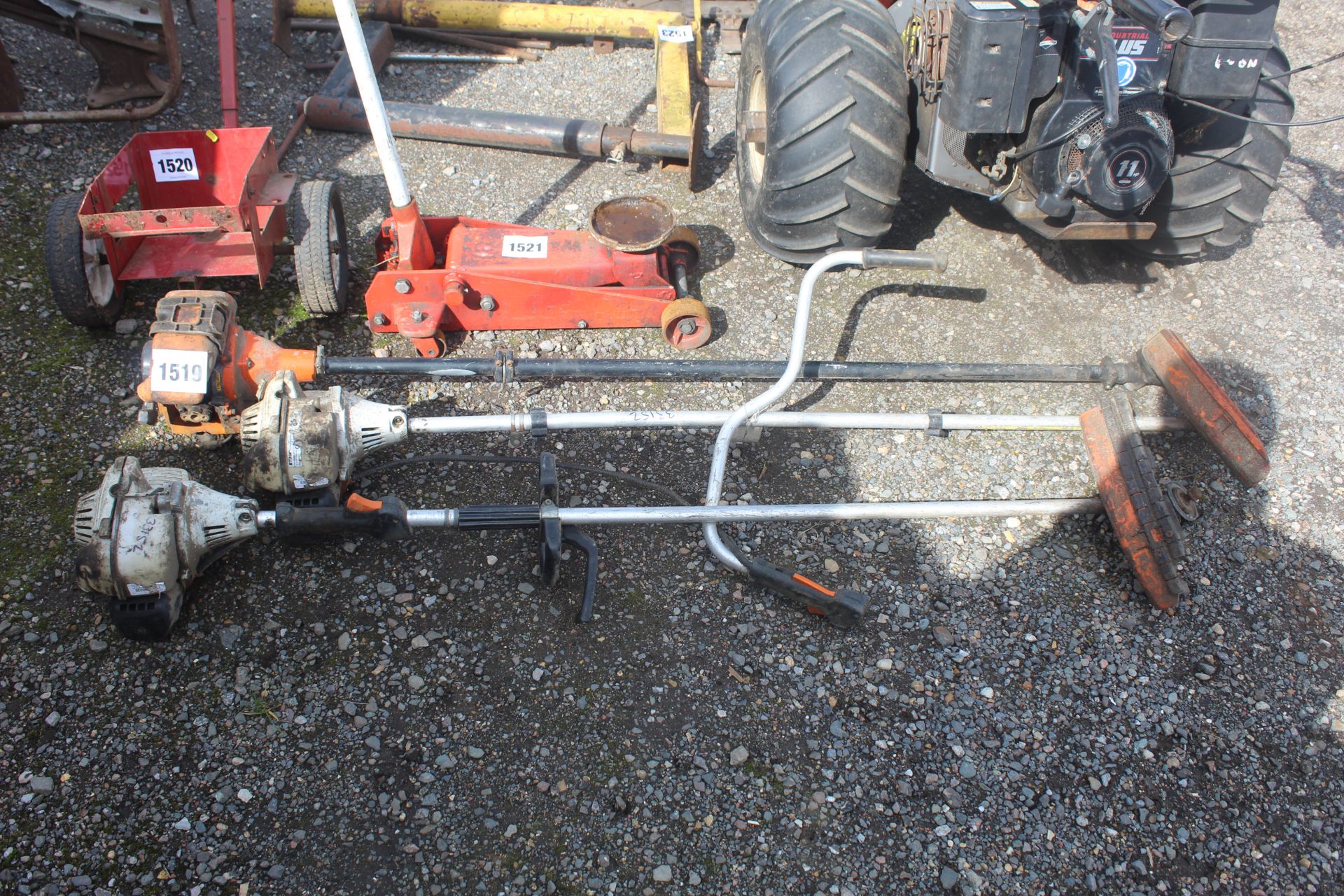 Various strimmers. For spares. V