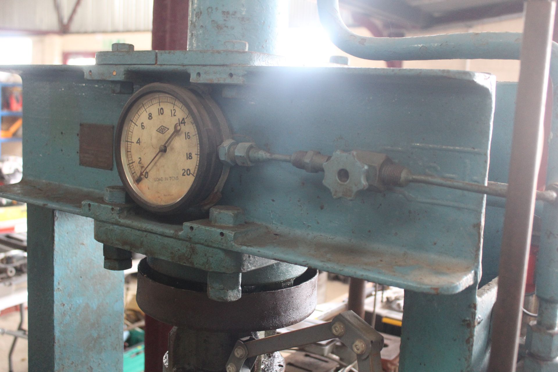 SkyHi P1501 15T hydraulic press. Powered by Fraser - Bild 9 aus 21