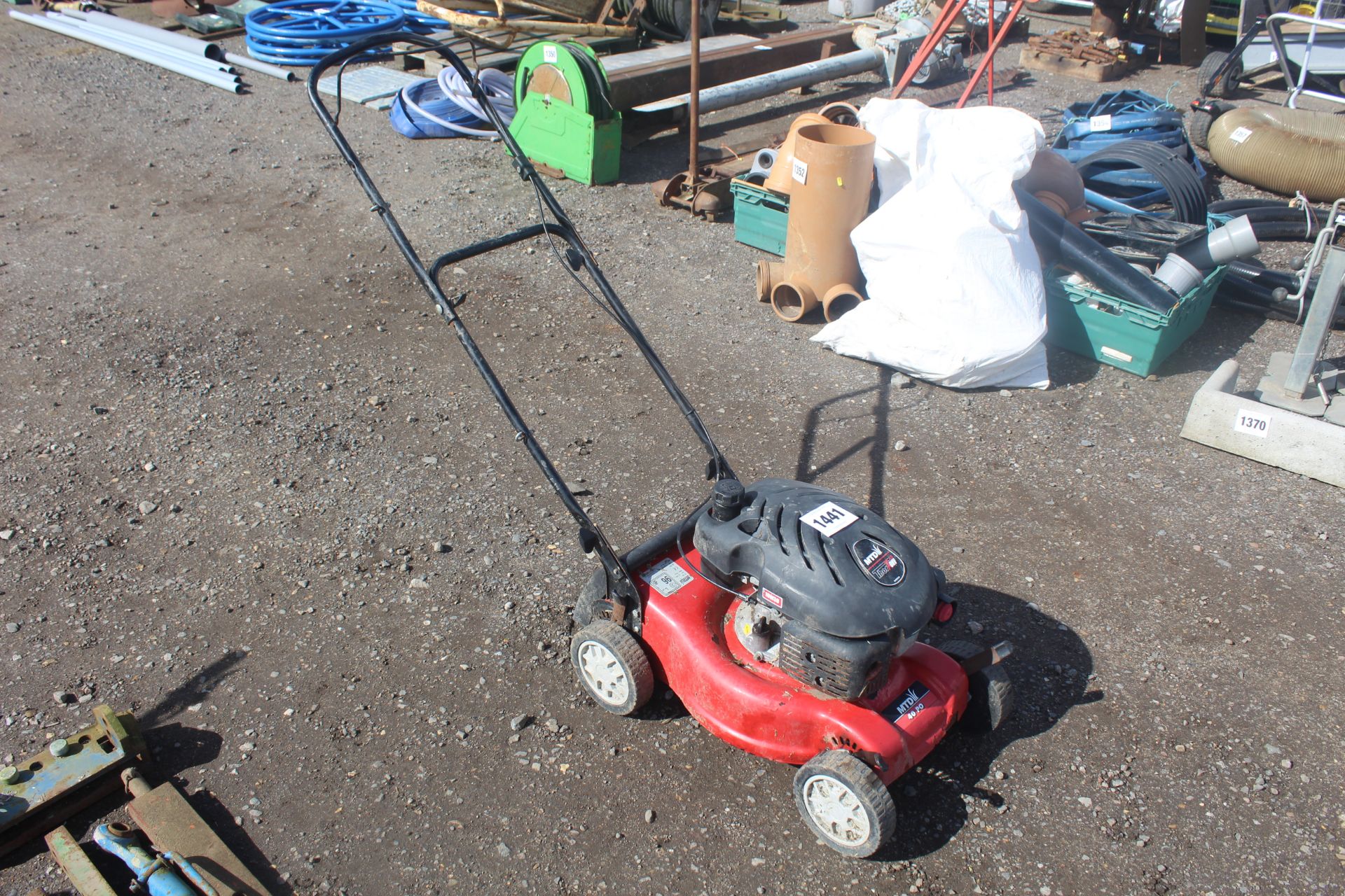 MTD Pedistrian 40TO mower. Non runner. V