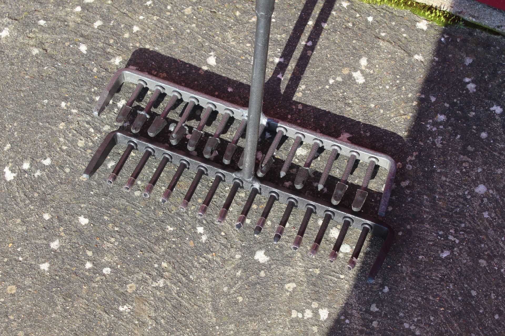 2x Heavy duty steel rakes. V - Image 5 of 5