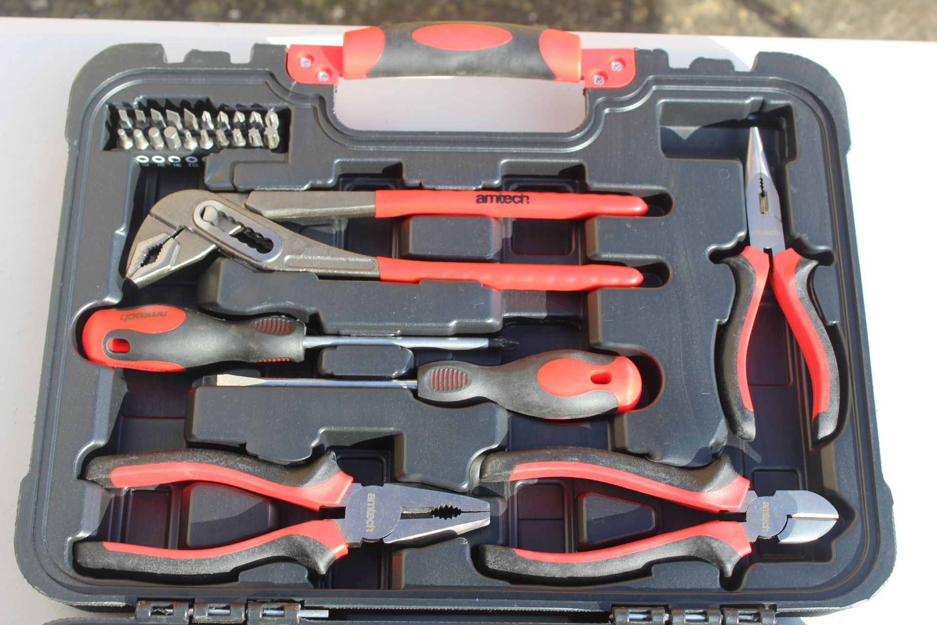 65 pce home tool kit. V - Image 2 of 2