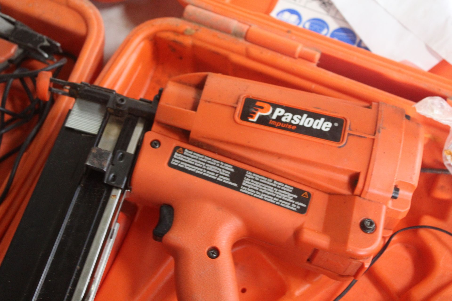Paslode nail gun. With battery and charger. - Bild 4 aus 5