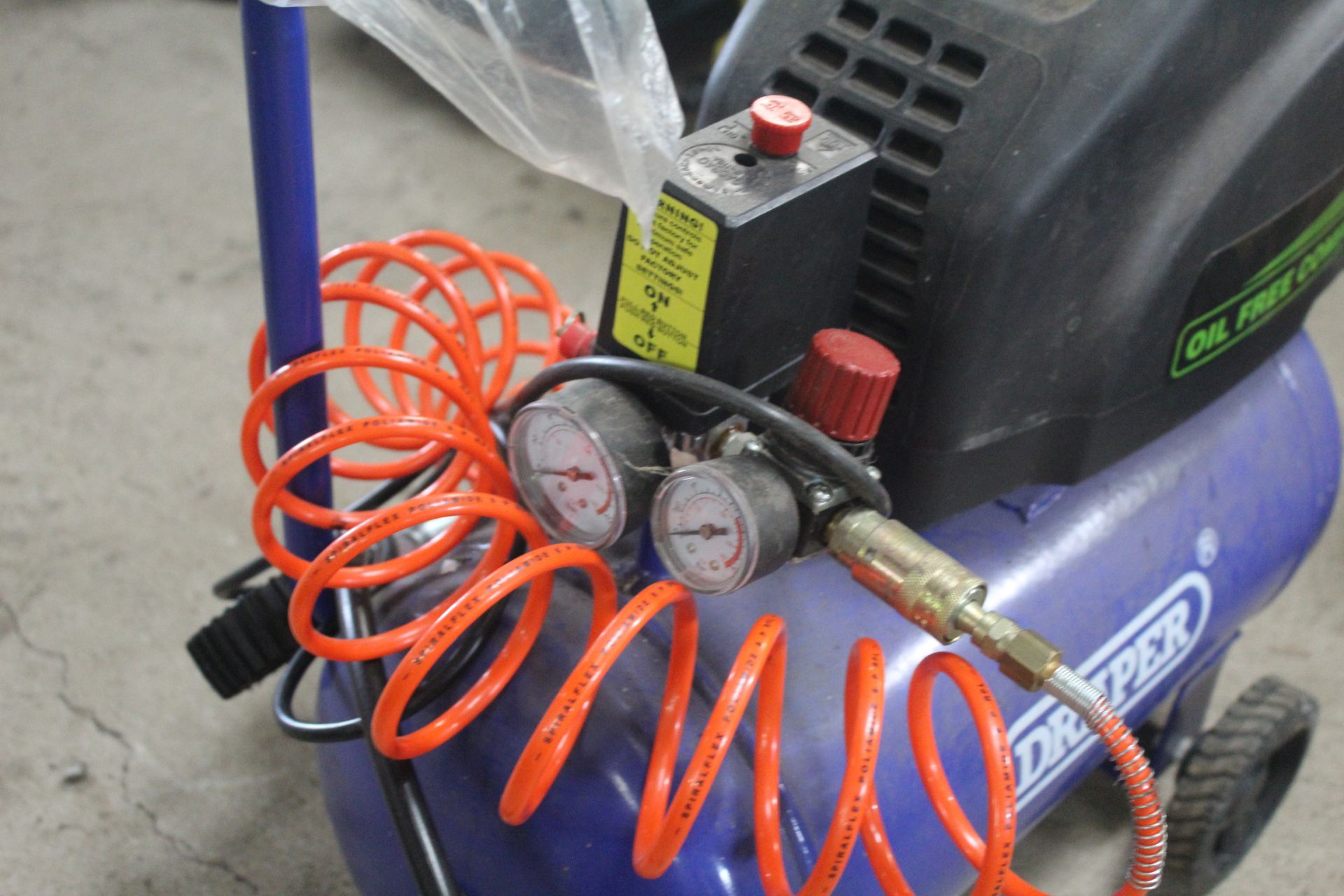 Draper compressor. With hose and inflation gun. - Image 3 of 3