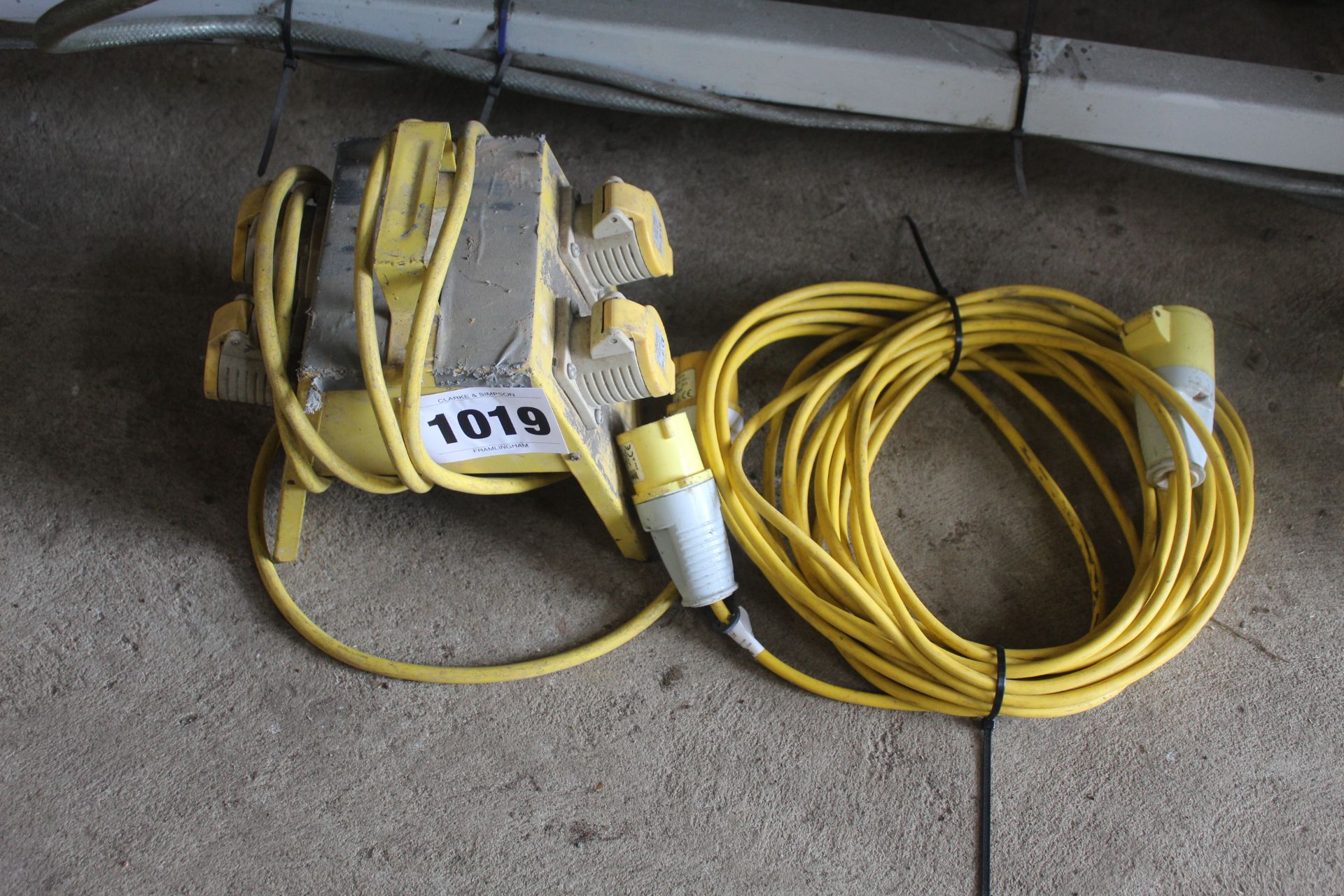 110v extension lead and splitter. V