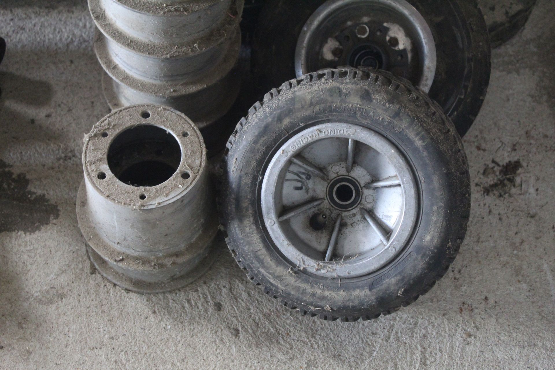 Go-cart wheels and hubs - Image 2 of 4