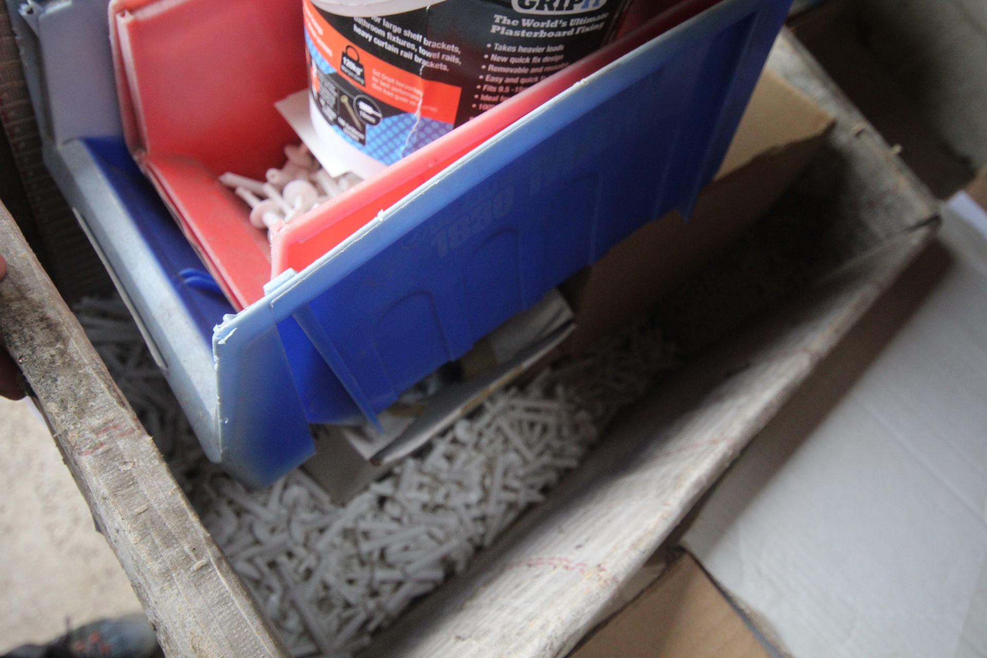 Large quantity of plasterboard fixings. - Image 2 of 2