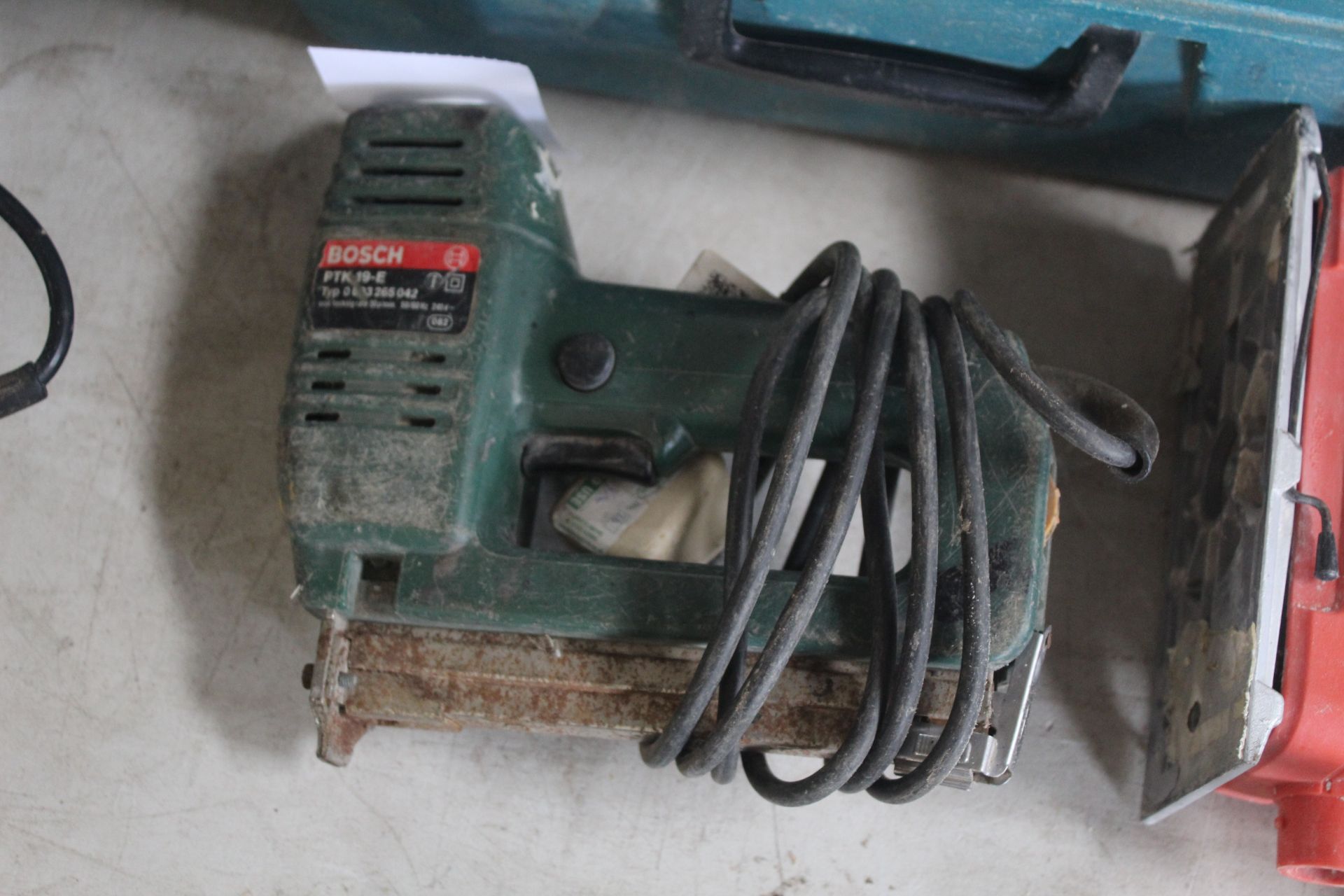 240v Black and Decker sander, Bosch stapler and Black and Decker hammer drill. - Image 2 of 4