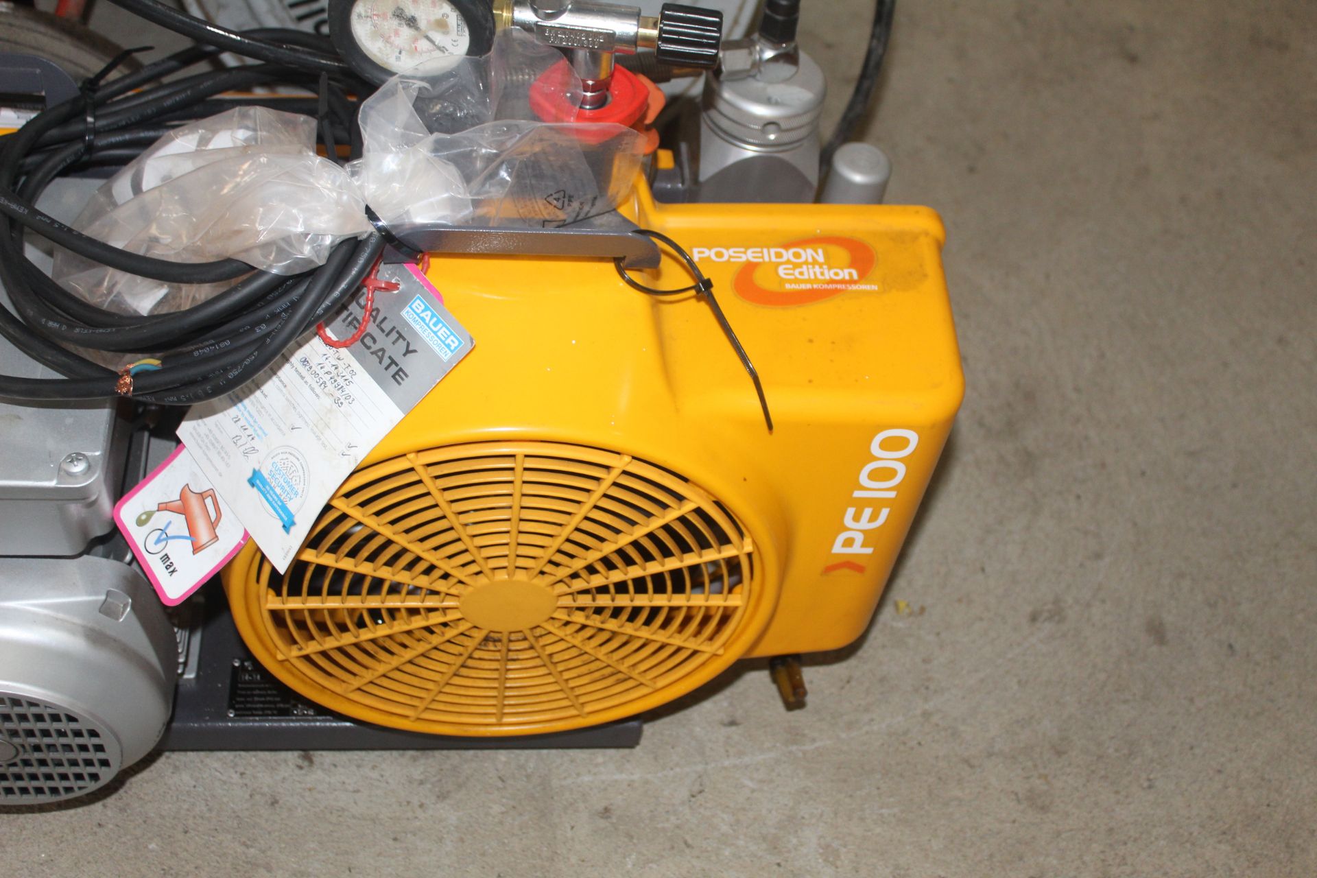 Bauer high pressure compressor for charging diving bottles. 300 bar. 240V. Pump has suffered water - Bild 3 aus 6