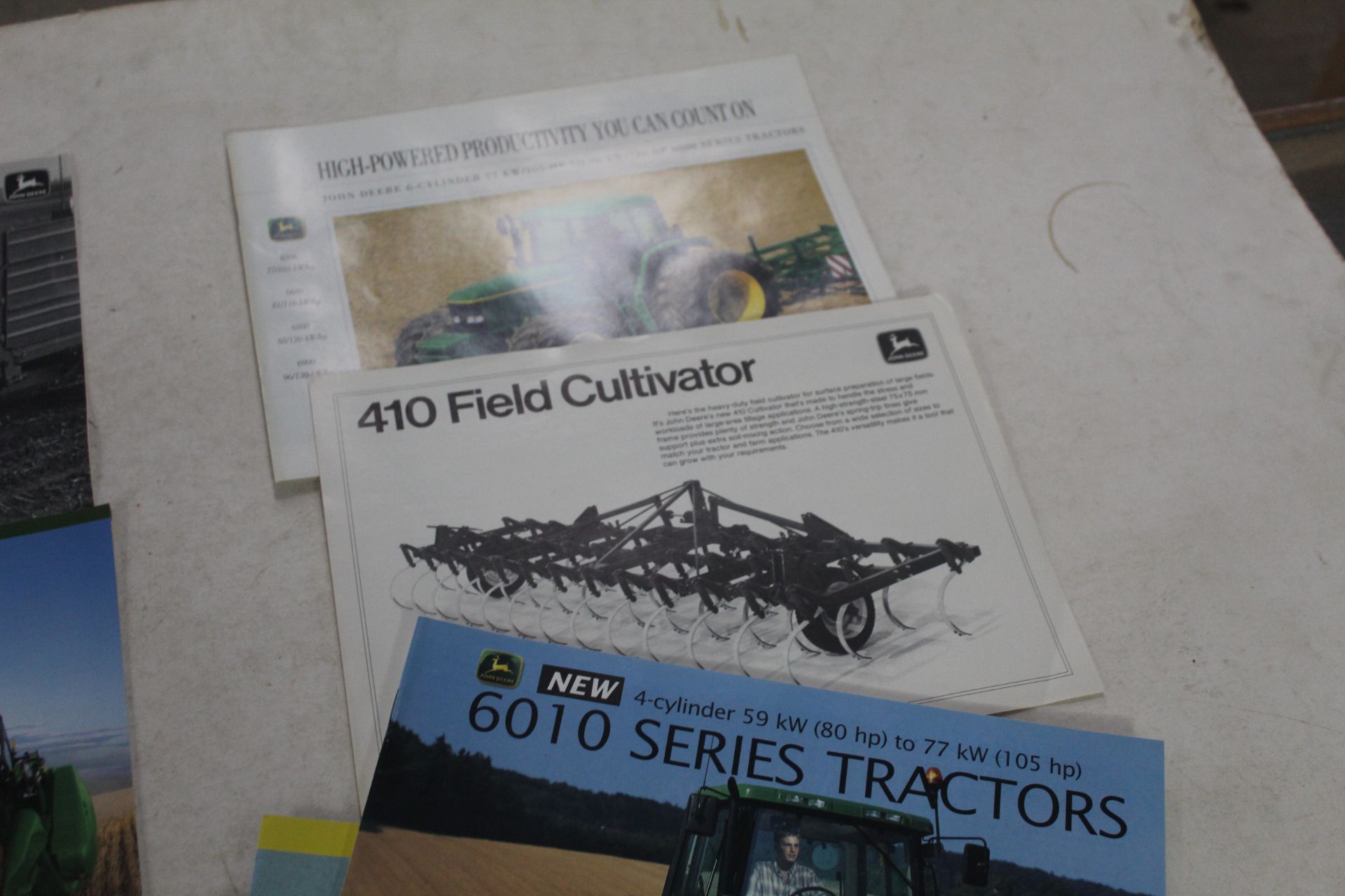 Qty of John Deere Brochures. - Bild 3 aus 4