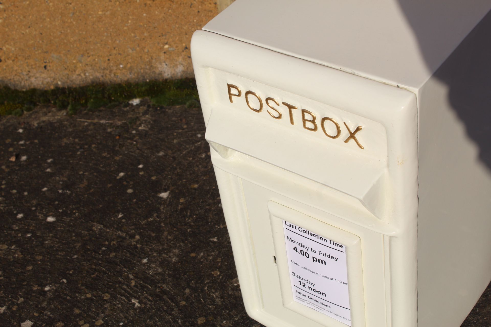 White postbox (270mm deep). V - Image 2 of 5