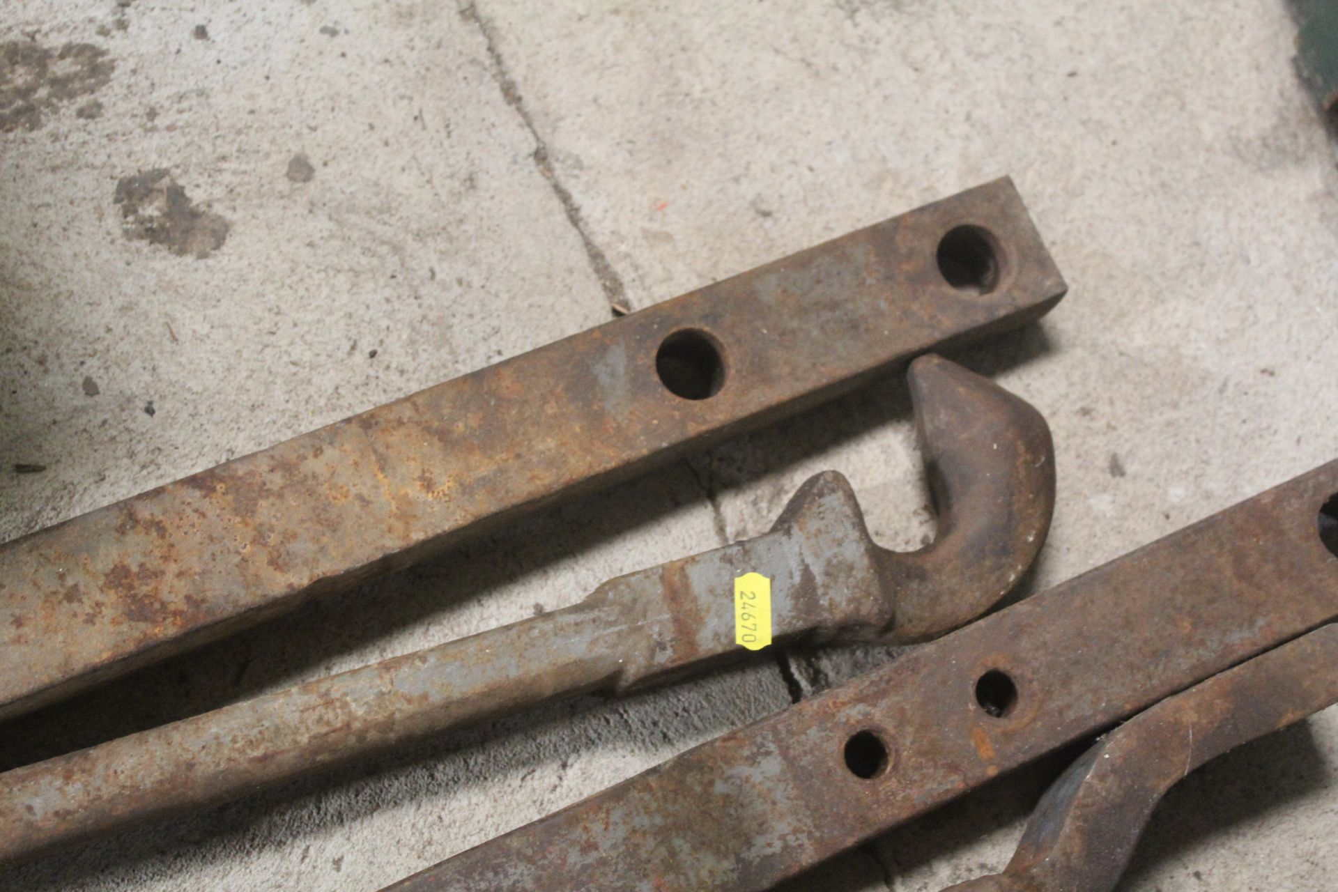 Massey Ferguson drawbar and hook. - Image 3 of 3