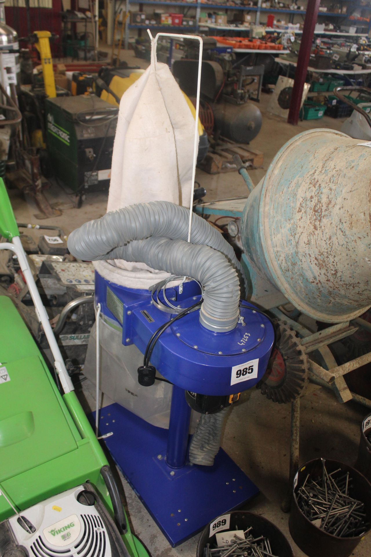 Large workshop dust extractor. Little used.