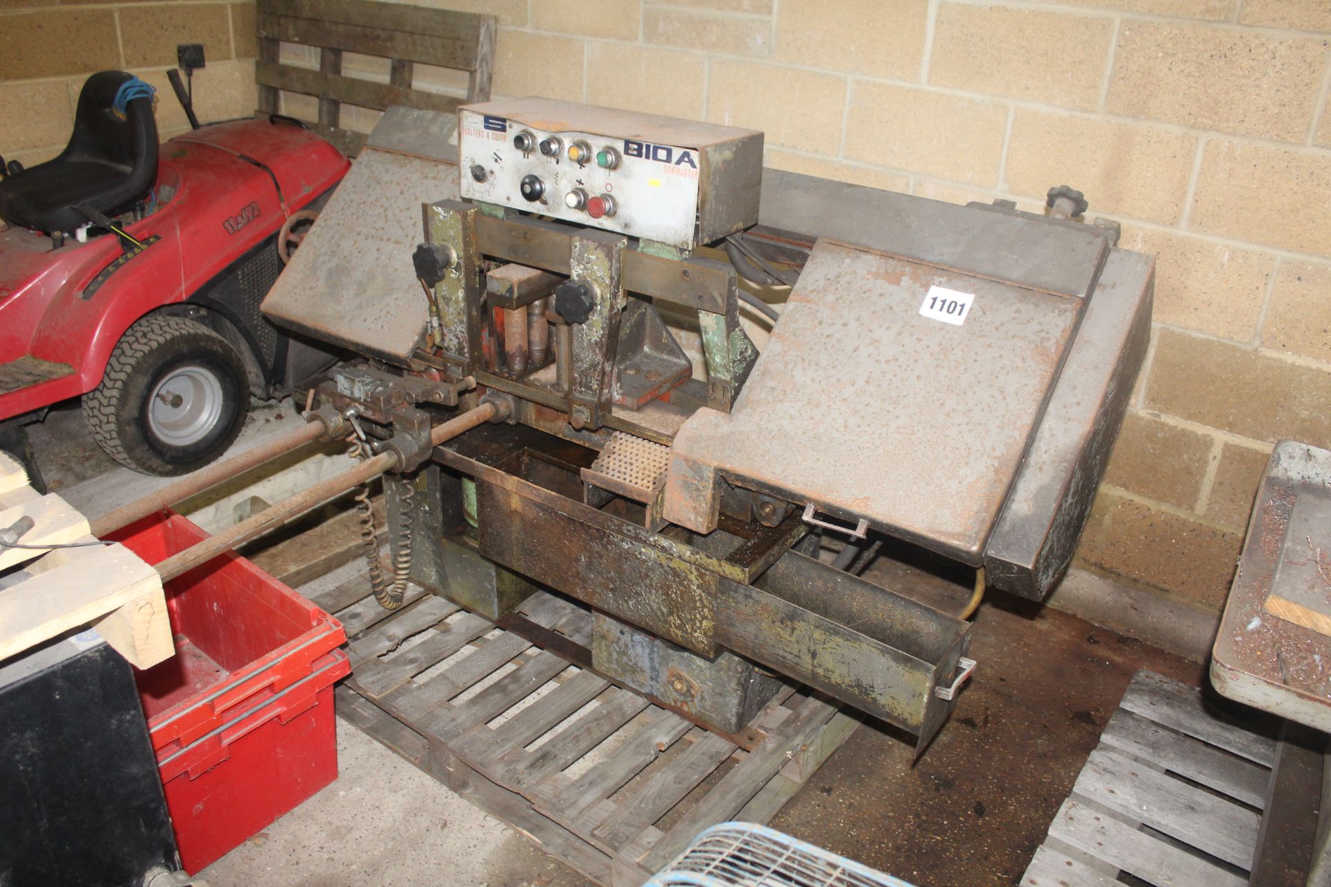 Quilters and Smith B10A Sawmaster large band saw.