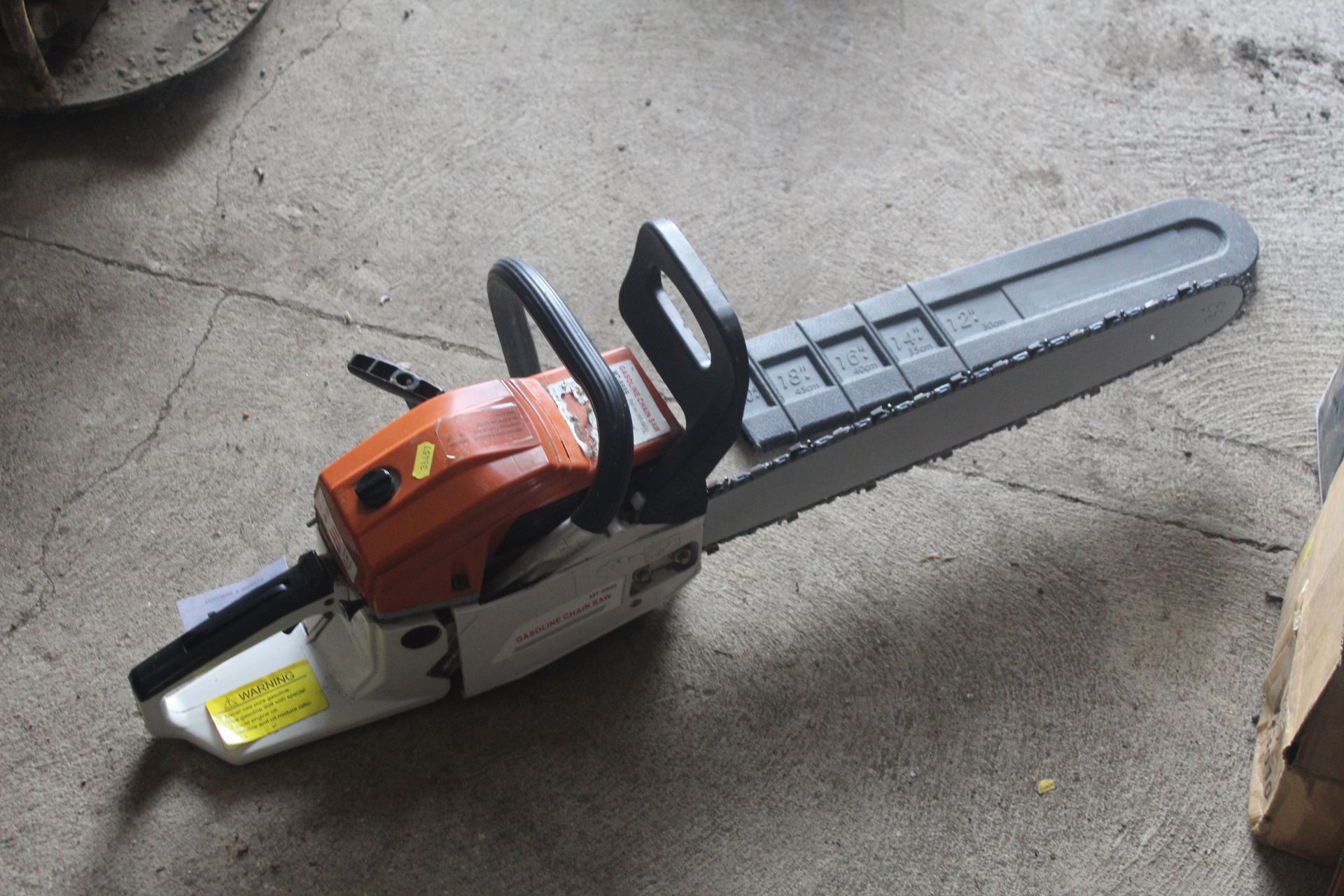 Petrol chainsaw. - Image 3 of 4