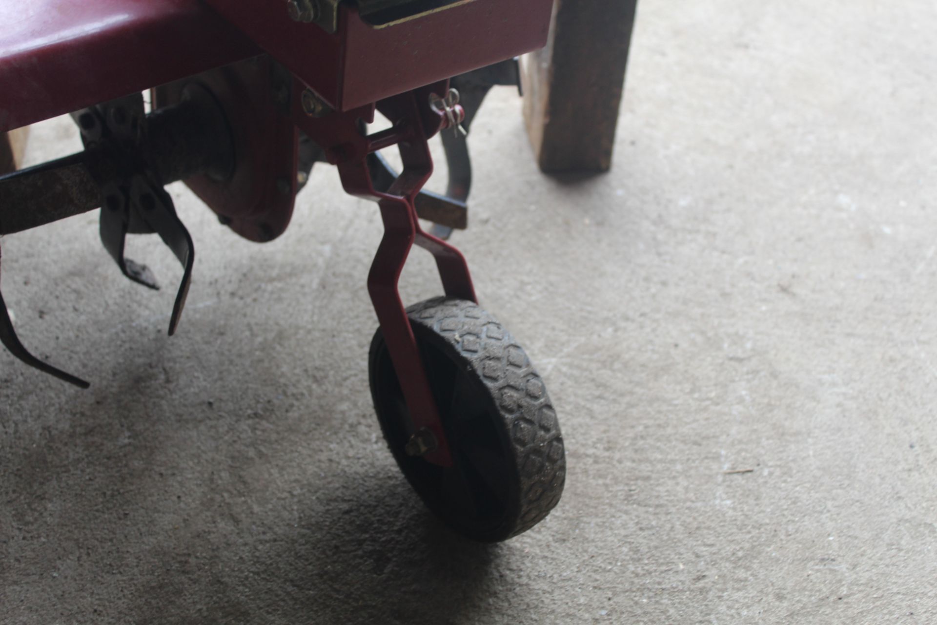 Gardencare mini-tiller. With Briggs & Stratton engine. Serviced 01/2024. V - Image 5 of 11