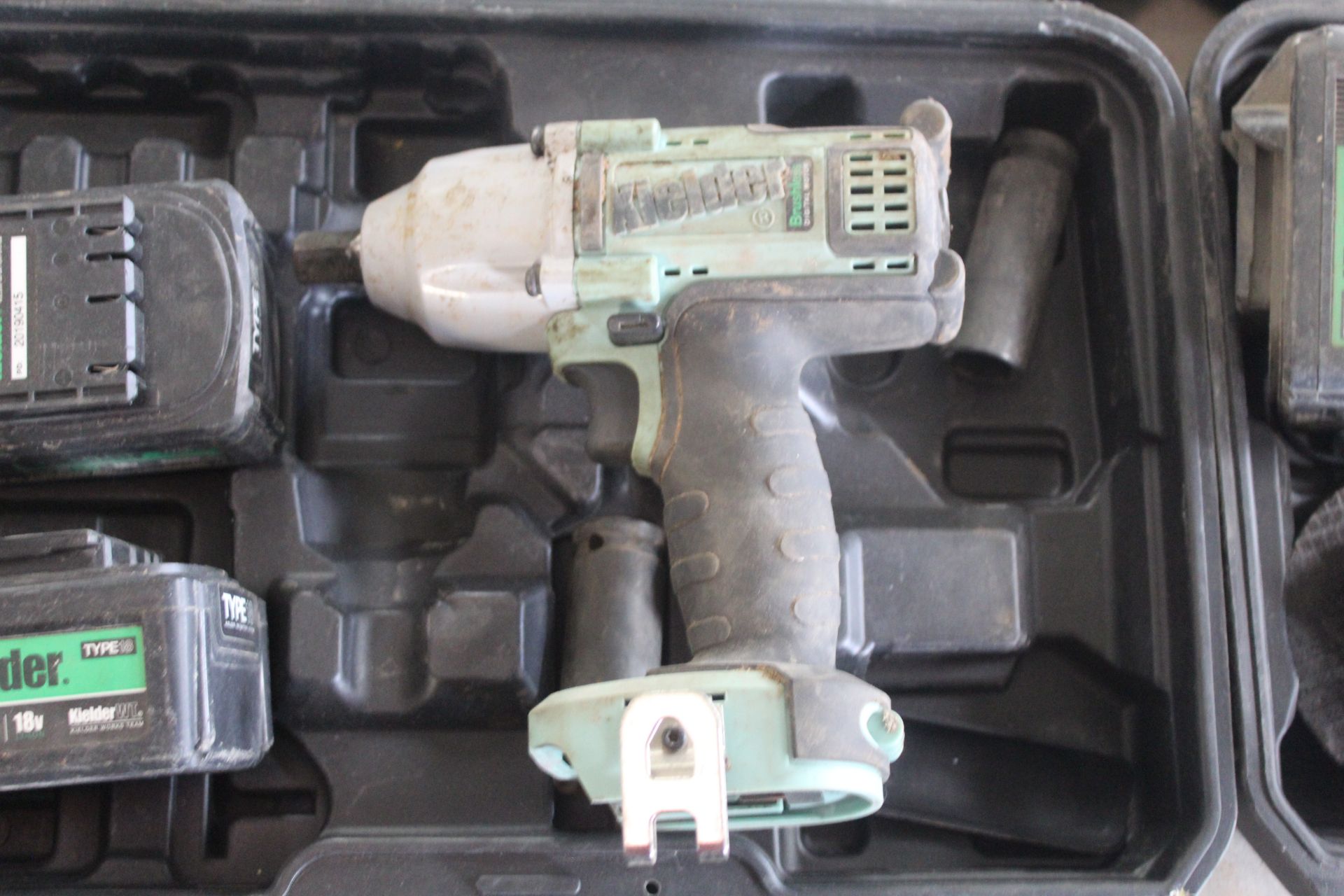 Kielder 18v impact gun, 2x batteries (no charger). - Bild 2 aus 4