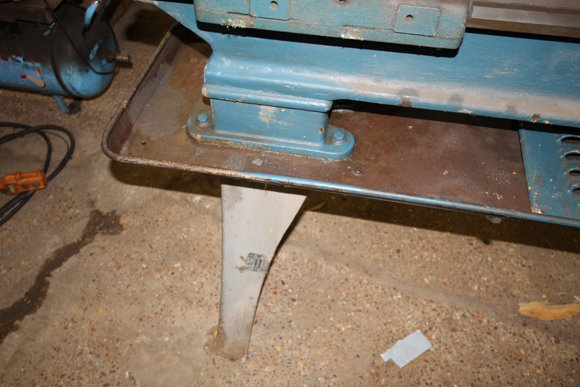 Southlands metal working lathe. With 2.5ft bed and some tooling. - Image 14 of 15