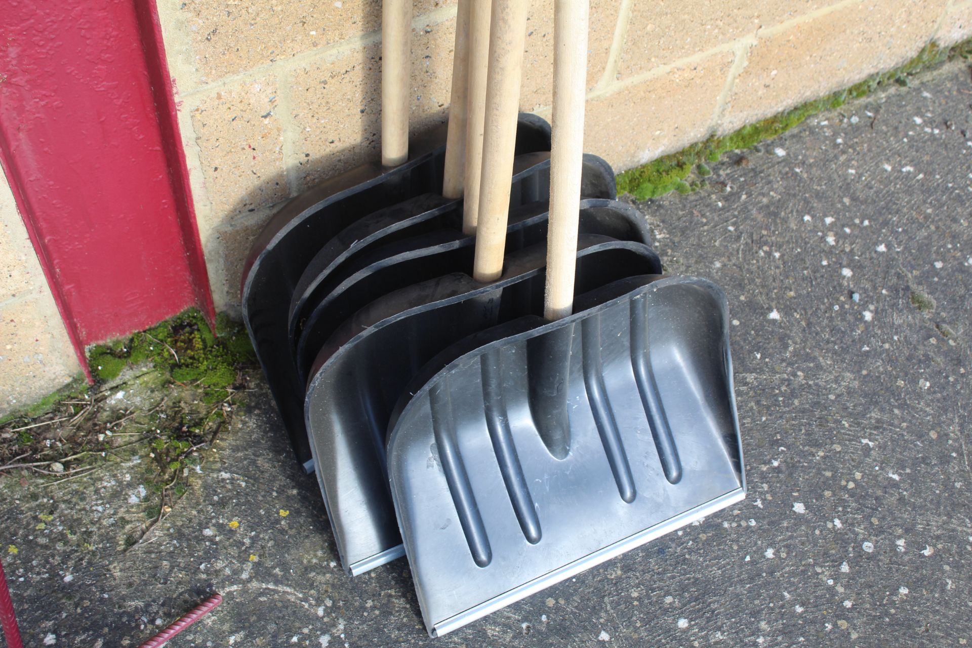 5x snow shovels. V - Image 2 of 2