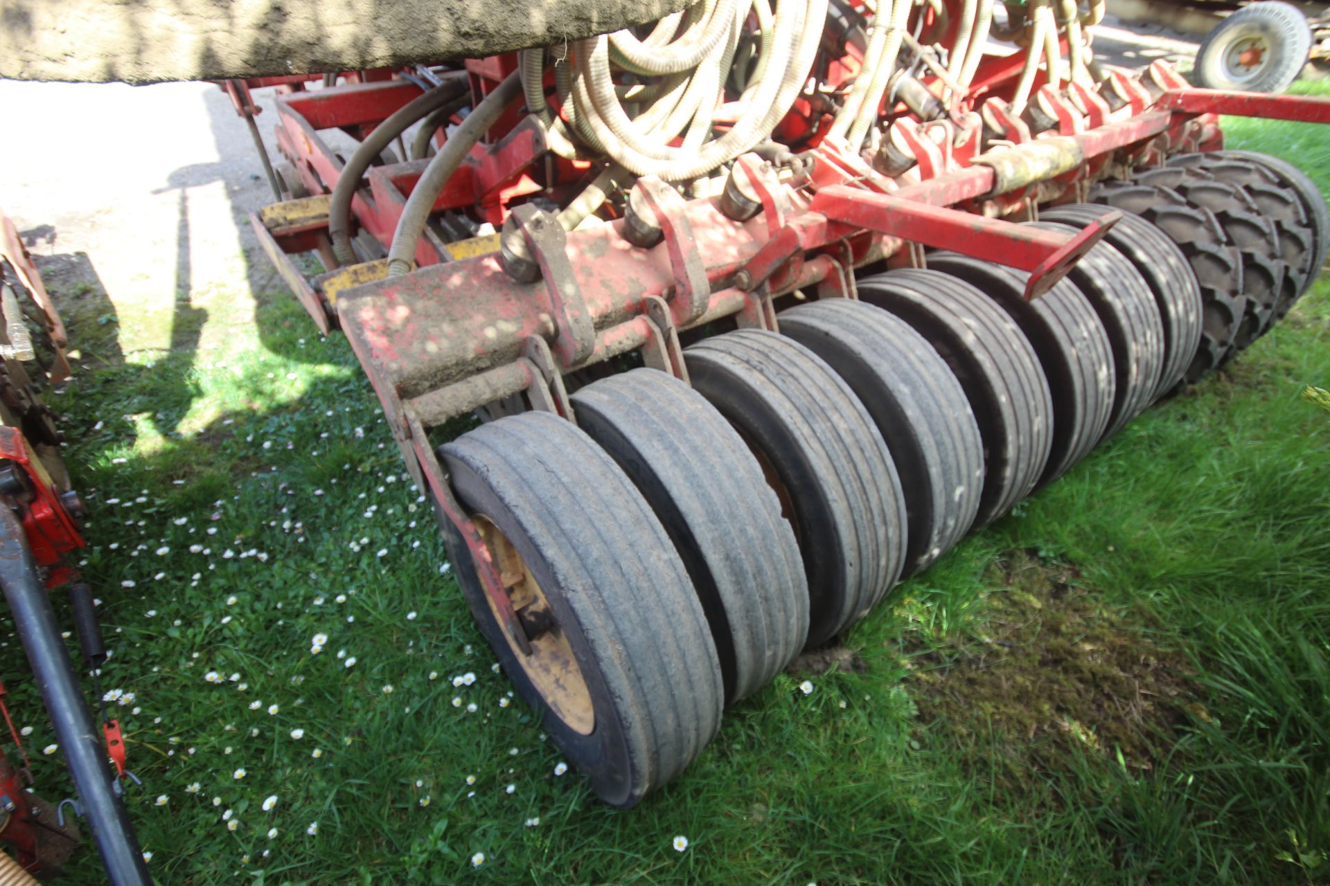 **UPDATED DESCRIPTION** Vaderstad Rapid 800F 8m disc drill. With rigid tines, levelling paddles, two - Image 25 of 60