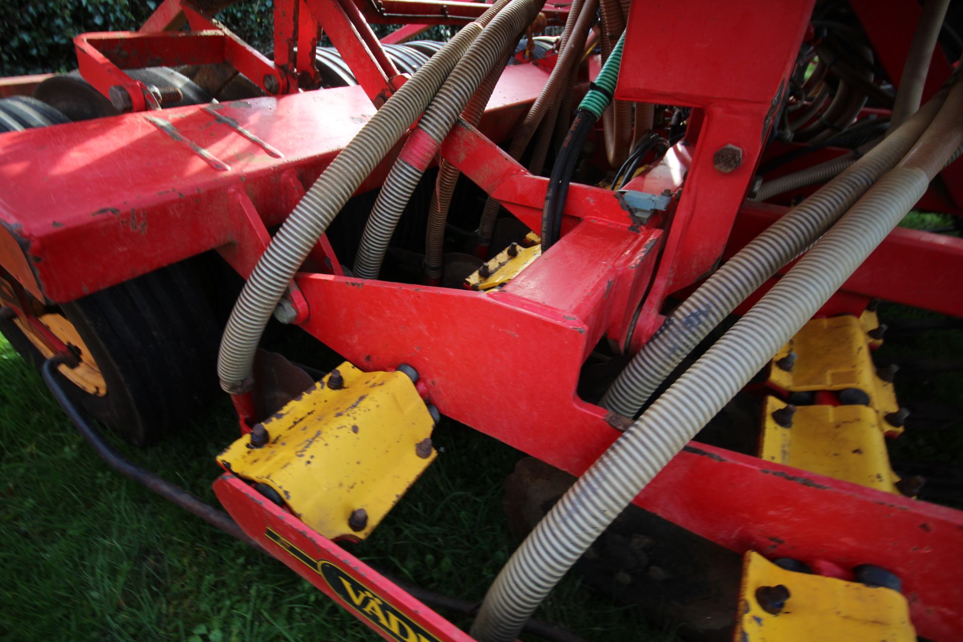 Vaderstad Rapid 400F 4m System Disc drill. With smooth tyre packer, front packer and spares. Control - Image 46 of 56