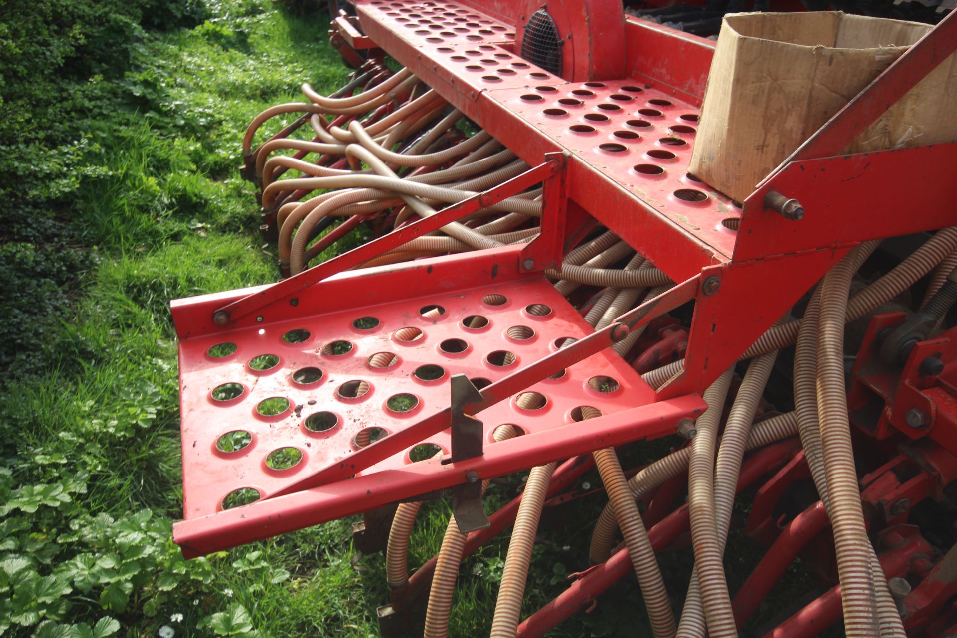 Maschio 4m power harrow. With packer. Piggybacked with Vicon LZ505 Suffolk coulter drill. 1995. With - Image 39 of 52