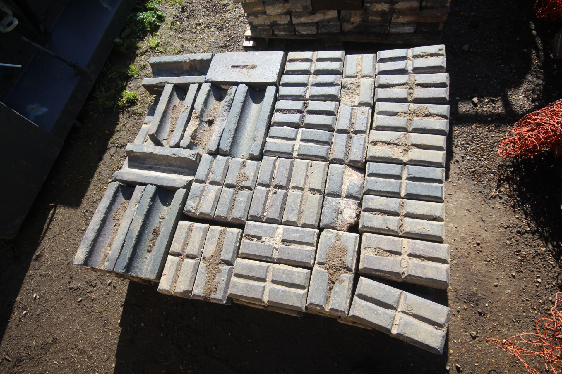 2x pallets of yard bricks. - Image 4 of 5
