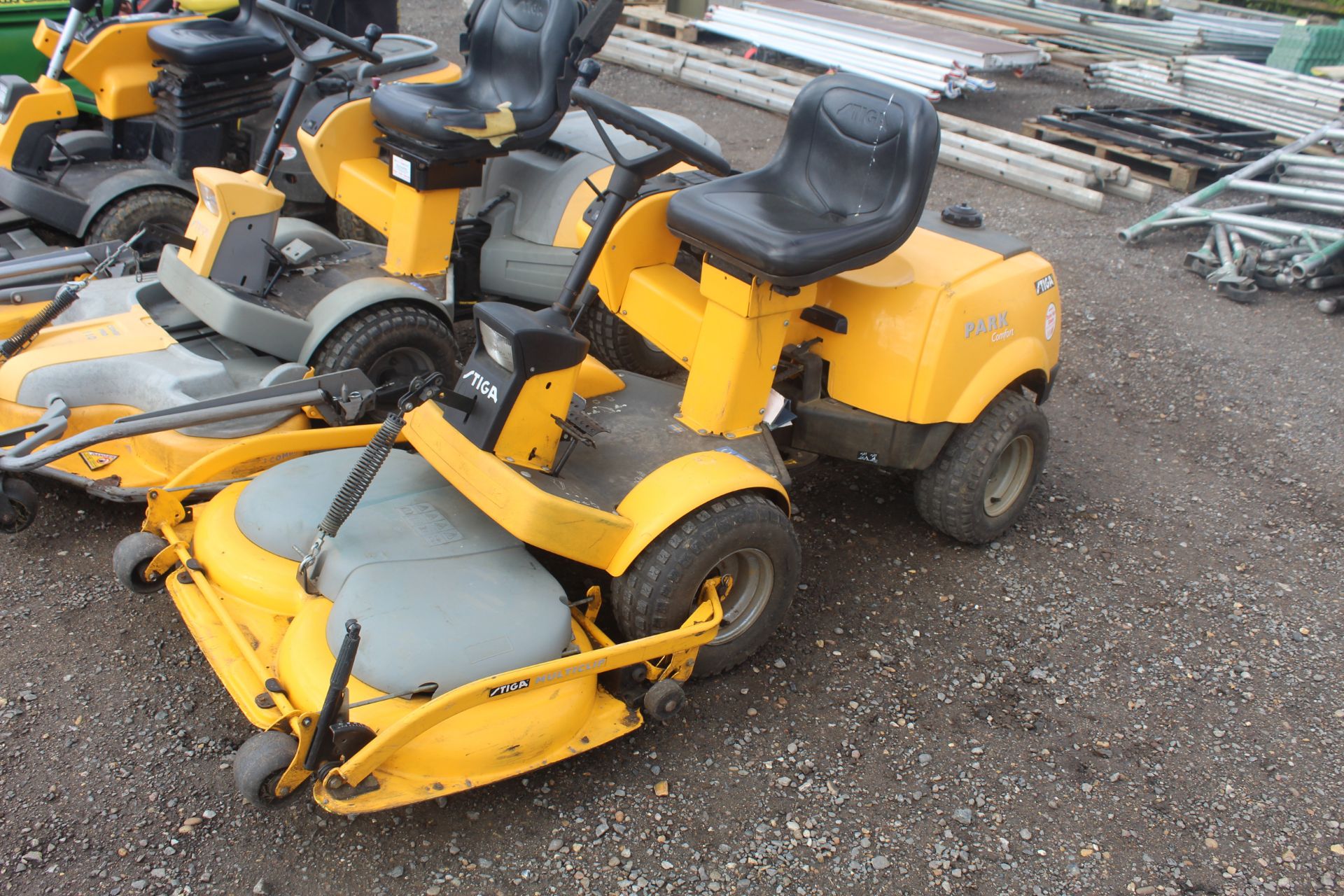 Stiga Park Comfort hydrostatic 2WD ride-on out front mower. 2005. Key held.