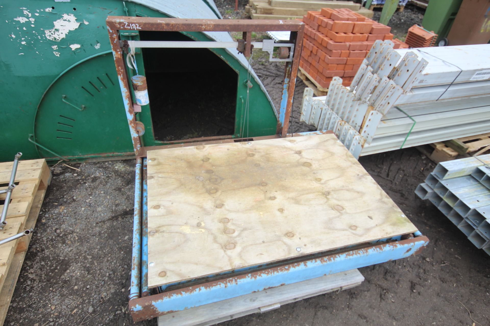 Large pallet scales. Previously used for bagging 500kg seed. Could be used for firewood. V