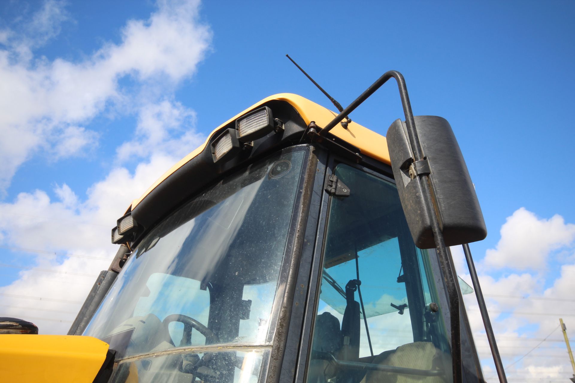 JCB Fastrac 3185 Autoshift 4WD tractor. Registration X642 AHT. Date of first registration 04/09/ - Image 17 of 71