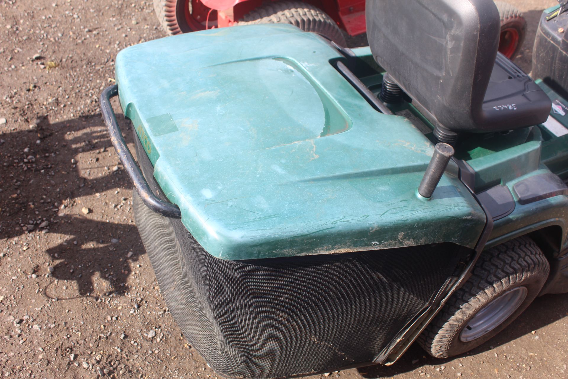 Atco GT30H hydrostatic ride-on mower. With collector. Key held. - Image 12 of 21