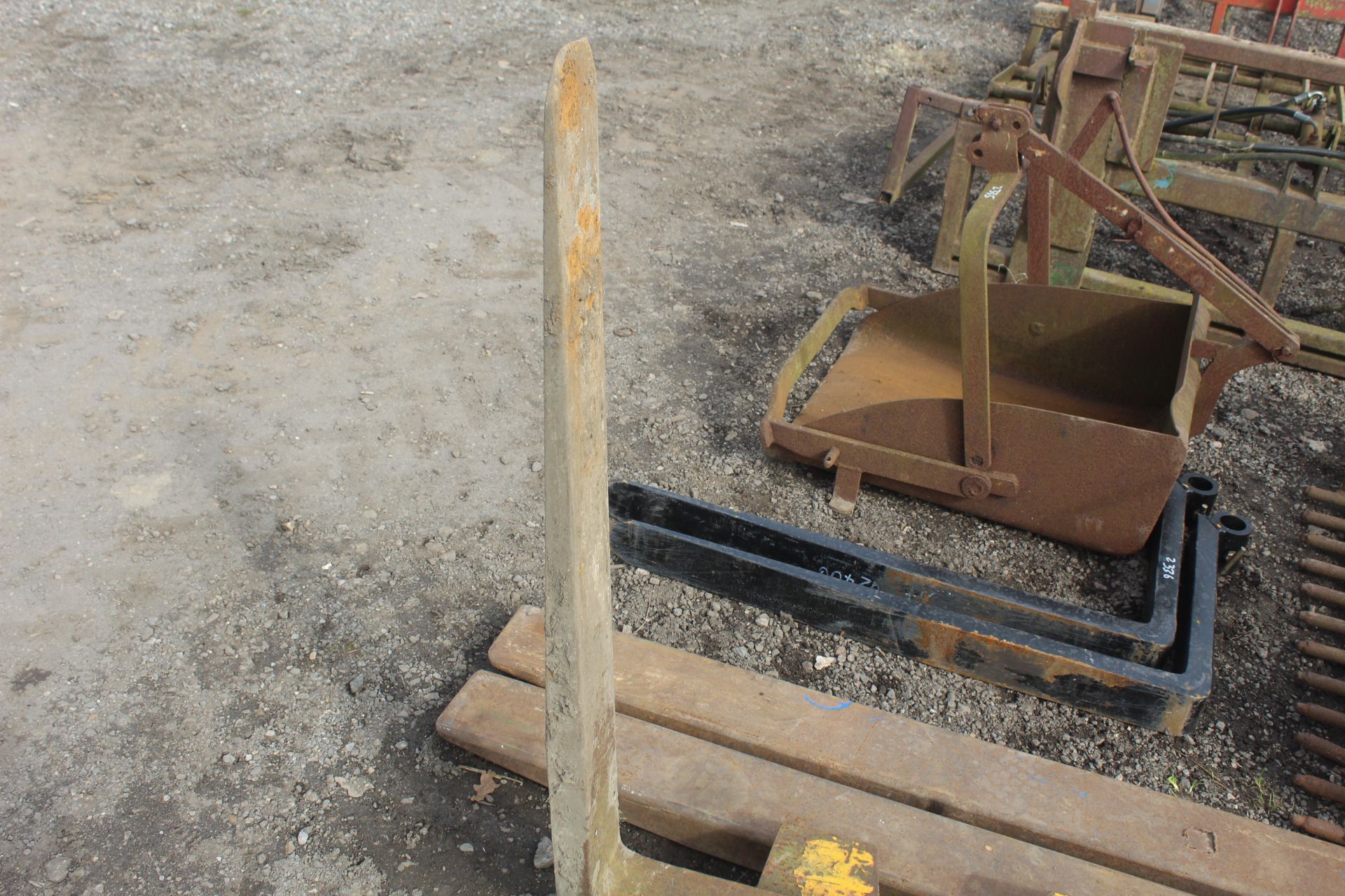 Pallet tines on headstock. JCB Q-Fit brackets. V - Image 7 of 7