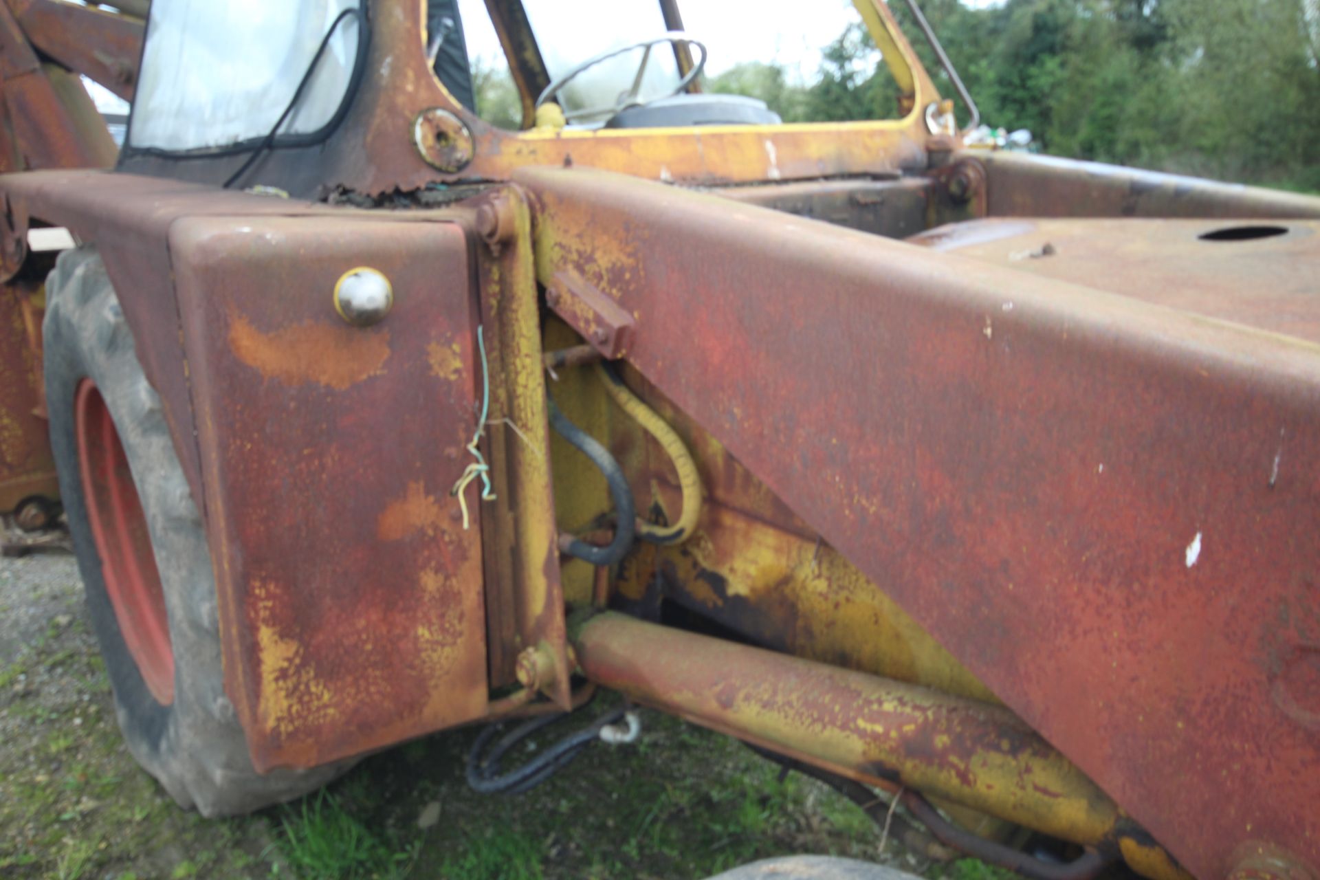 JCB 3C II 2WD backhoe loader. Registration Q106 EPV. With two rear buckets. Vendor reports that - Image 19 of 85