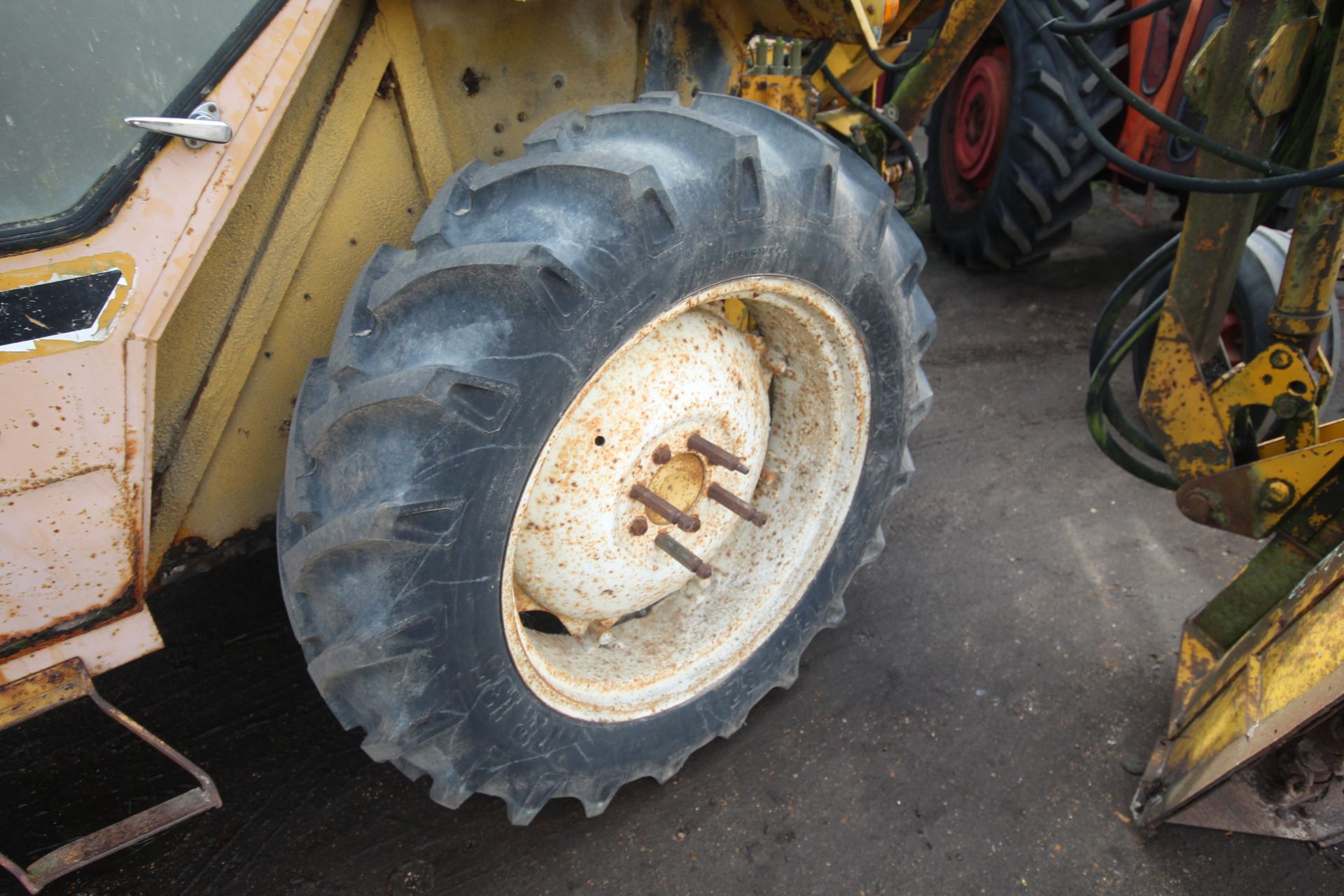 International 248 2WD tractor. Registration SPV 499W. Date of first registration 01/06/1981. Showing - Image 20 of 73