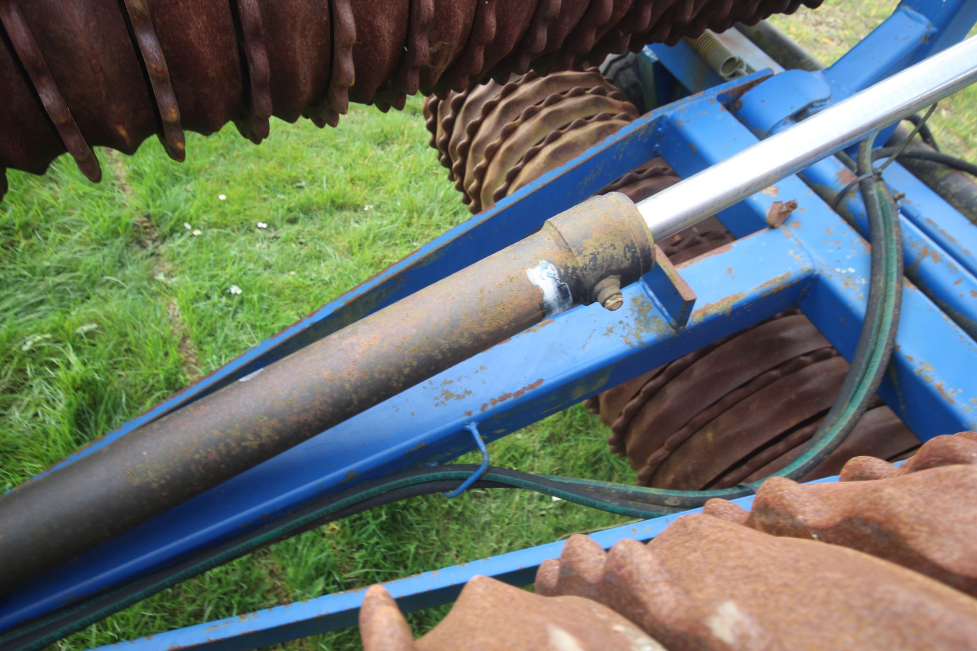 Dalbo 6.3m hydraulic folding rolls. With Snowflake rings. From a local Deceased estate. - Image 7 of 22