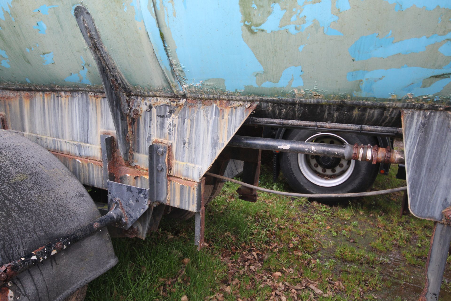 c.16,000L three compartment stainless steel artic bowser. With dolly, chemical locker and Honda - Image 15 of 53