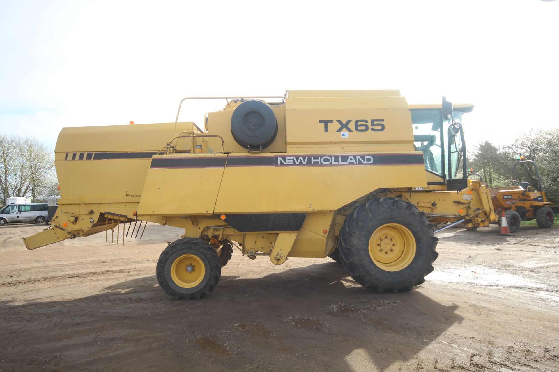 New Holland TX65 5 straw walker combine harvester. Registration N887 SKS. Date of first registration - Image 7 of 163