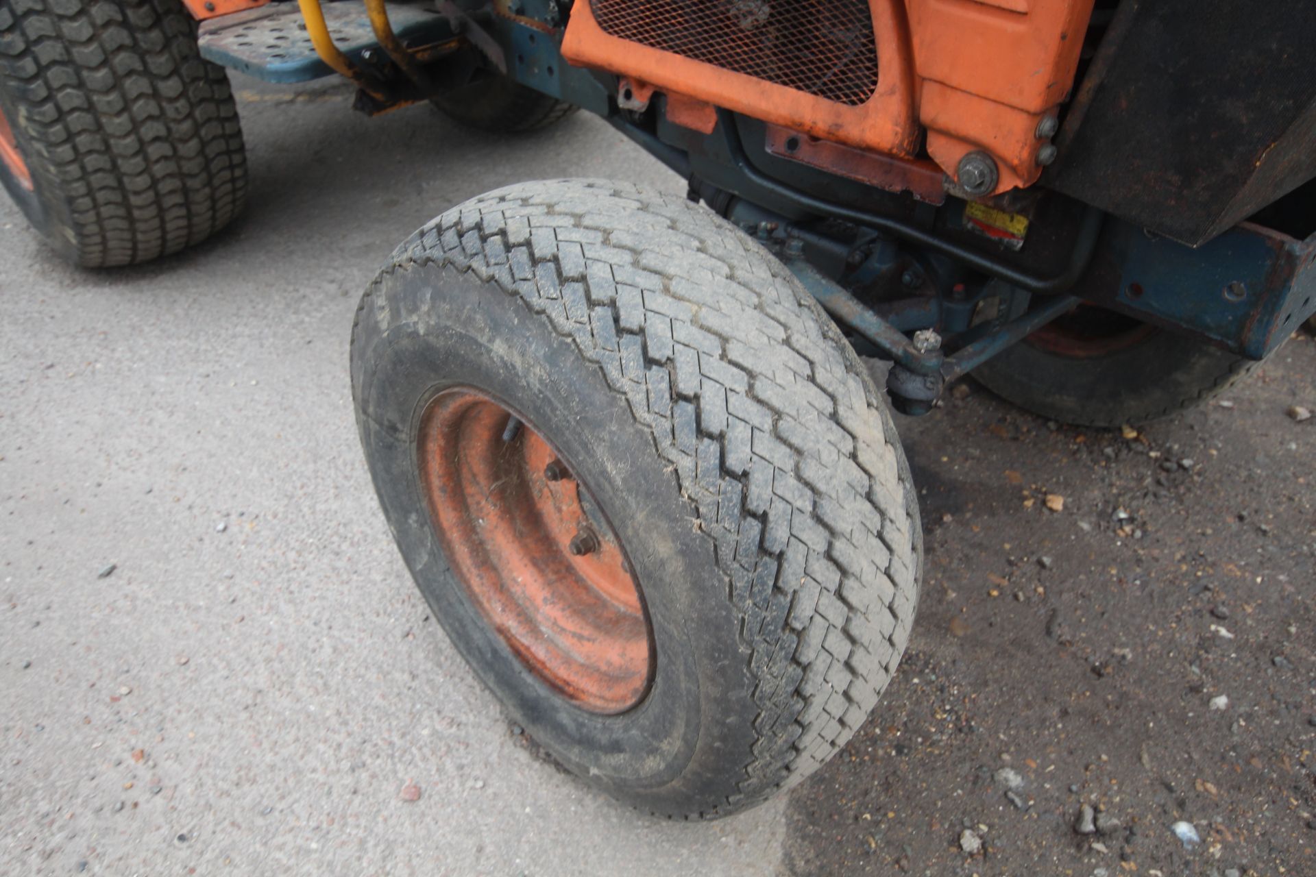 Kubota B7100 HST 4WD compact tractor. 3,134 hours. 29/12.00-15 rear turf wheels and tyres. Front - Image 5 of 41