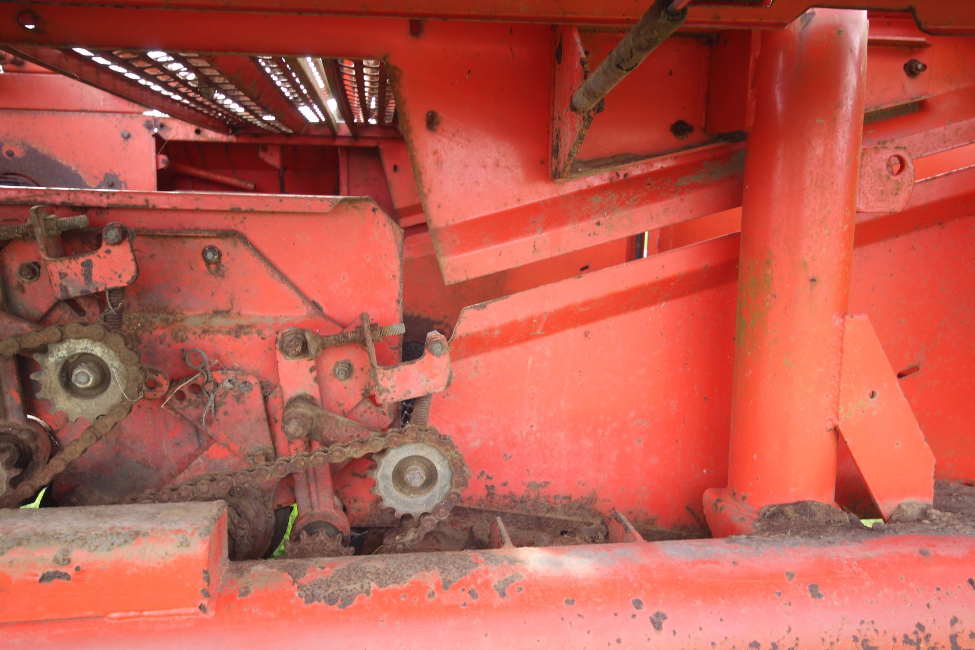 Grimme DL1700 Variant carrot/ onion harvester. With star cleaners. Control Box held. V - Image 49 of 61