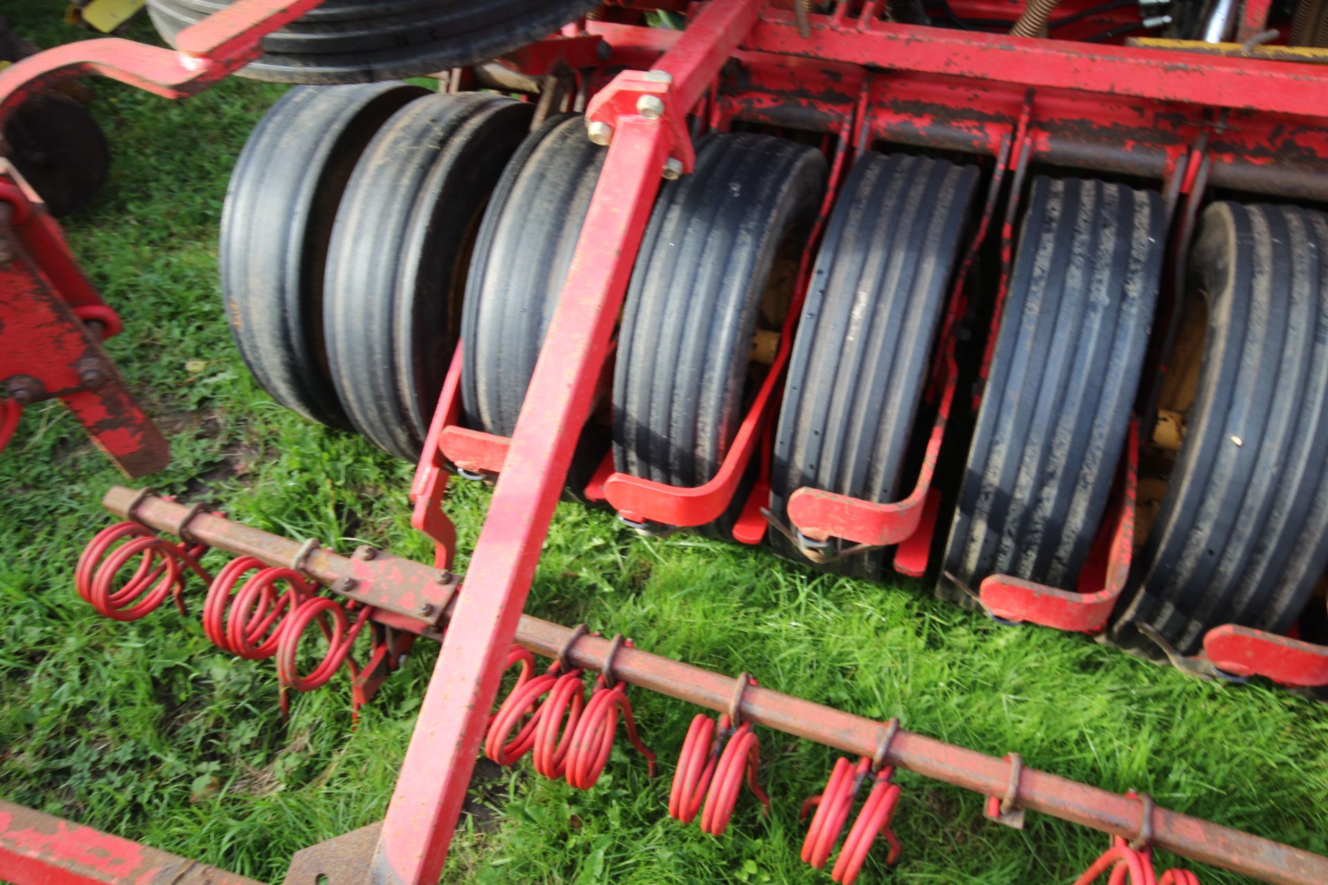 Vaderstad Rapid 400F 4m System Disc drill. With smooth tyre packer, front packer and spares. Control - Image 27 of 56